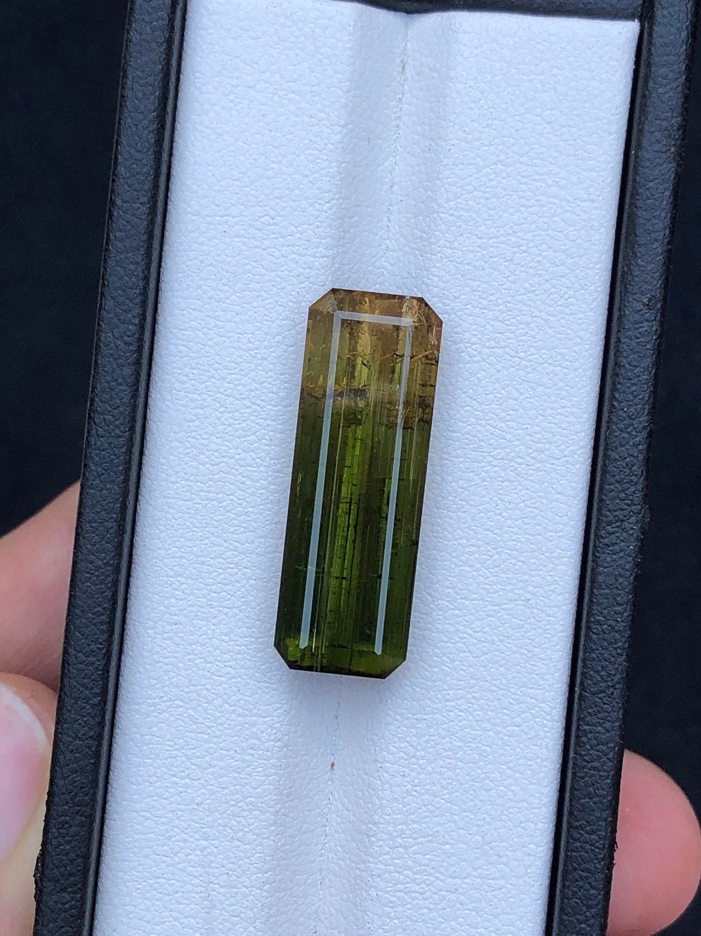 Bi colour tourmaline 18 carat origin Afghanistan