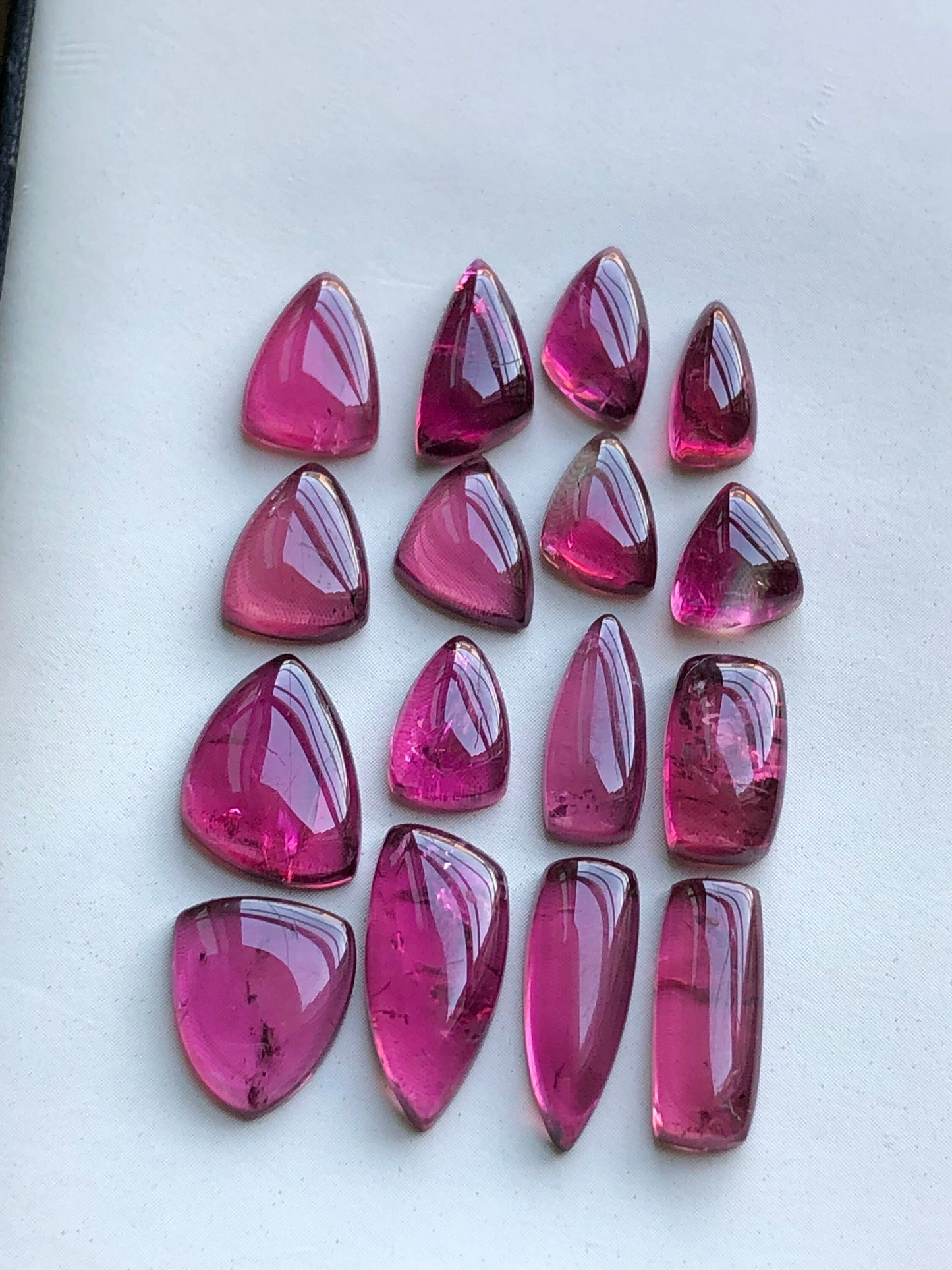 Hot pink tourmaline lote 28.55 carats