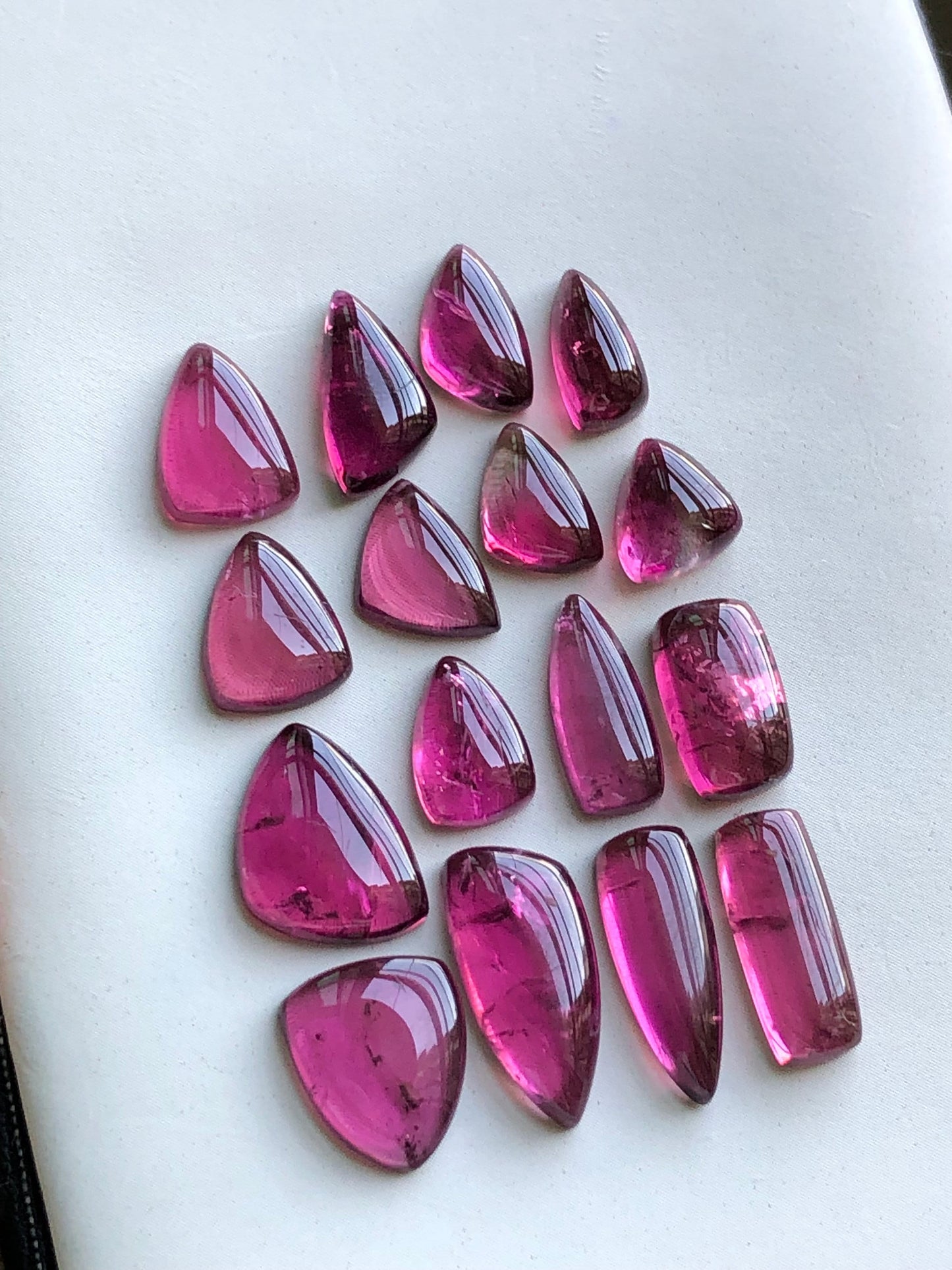 Hot pink tourmaline lote 28.55 carats