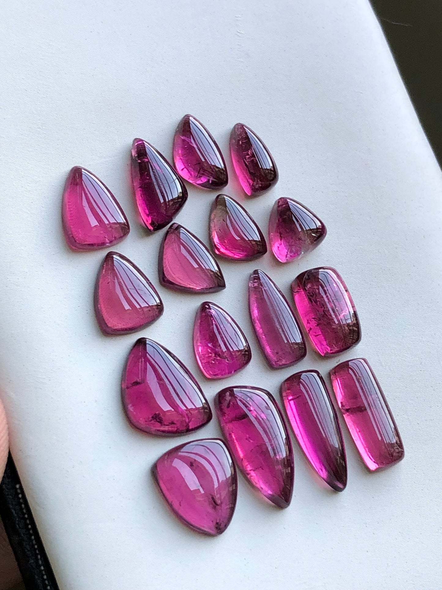 Hot pink tourmaline lote 28.55 carats