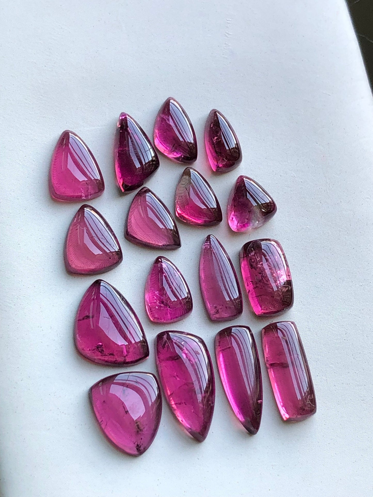 Hot pink tourmaline lote 28.55 carats