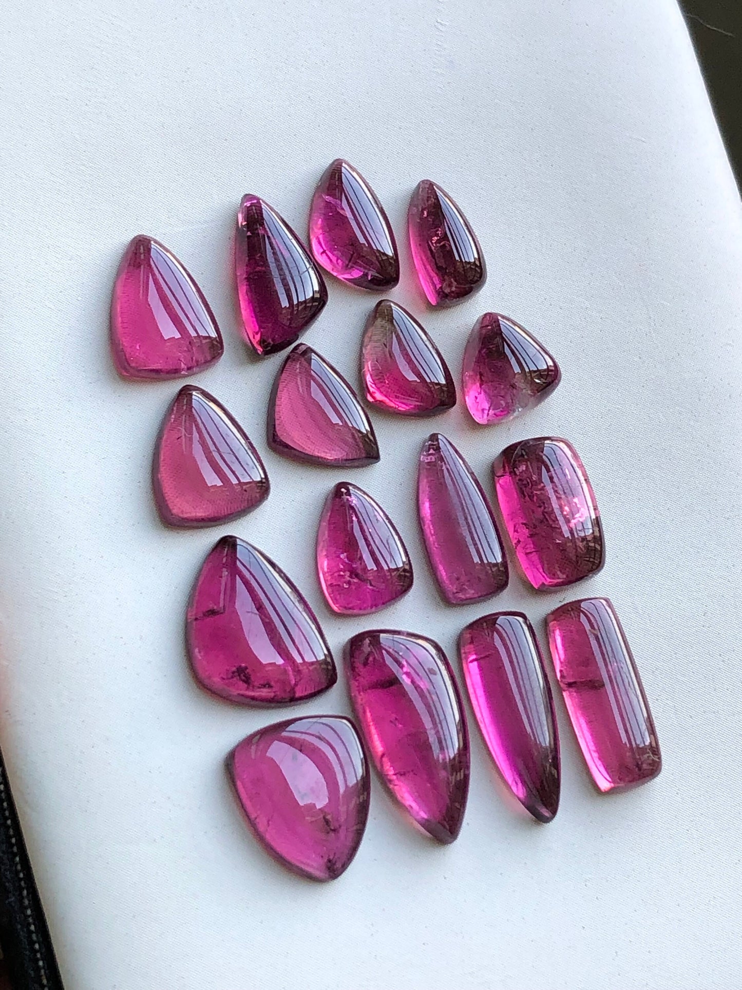 Hot pink tourmaline lote 28.55 carats