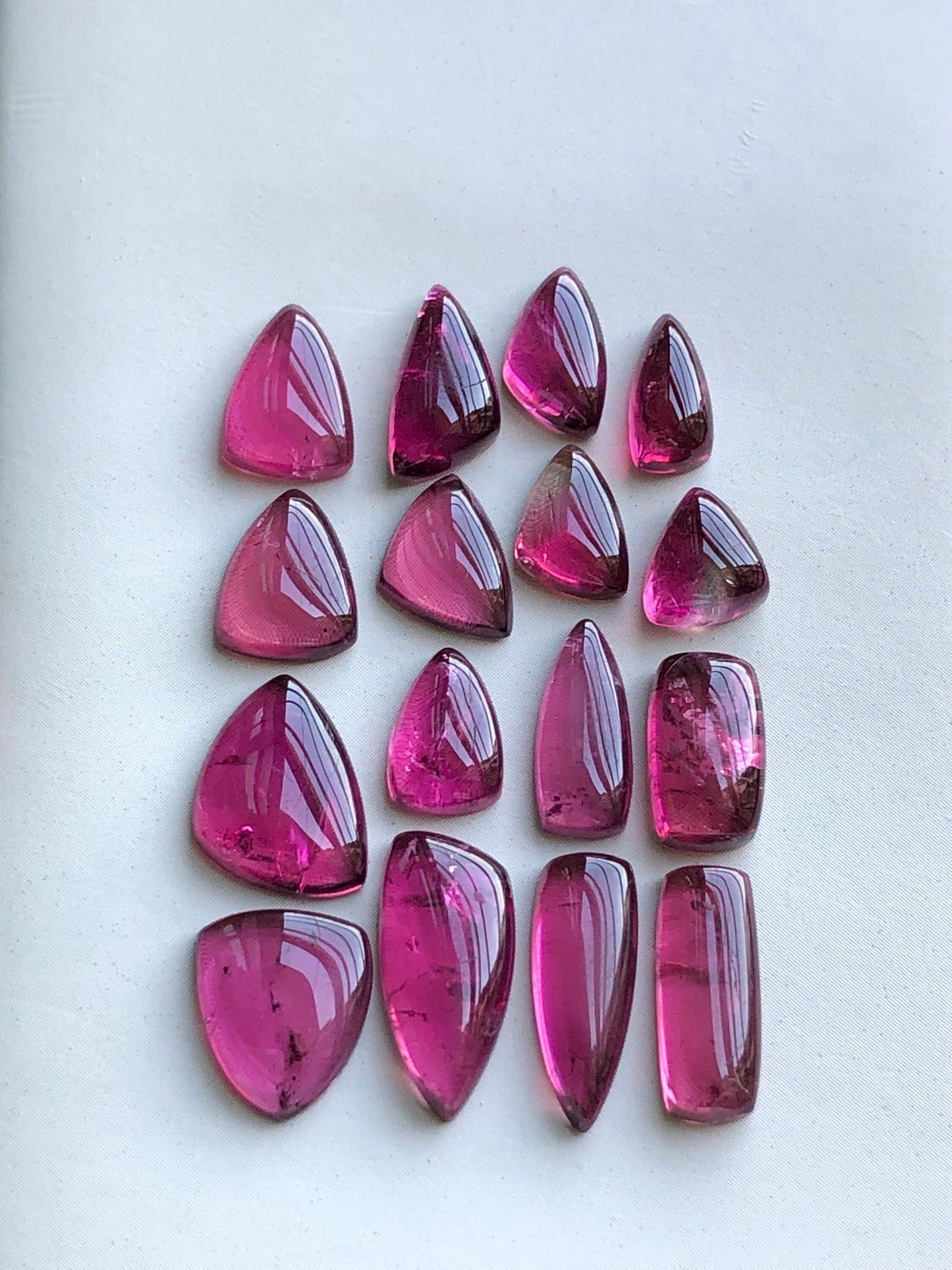 Hot pink tourmaline lote 28.55 carats