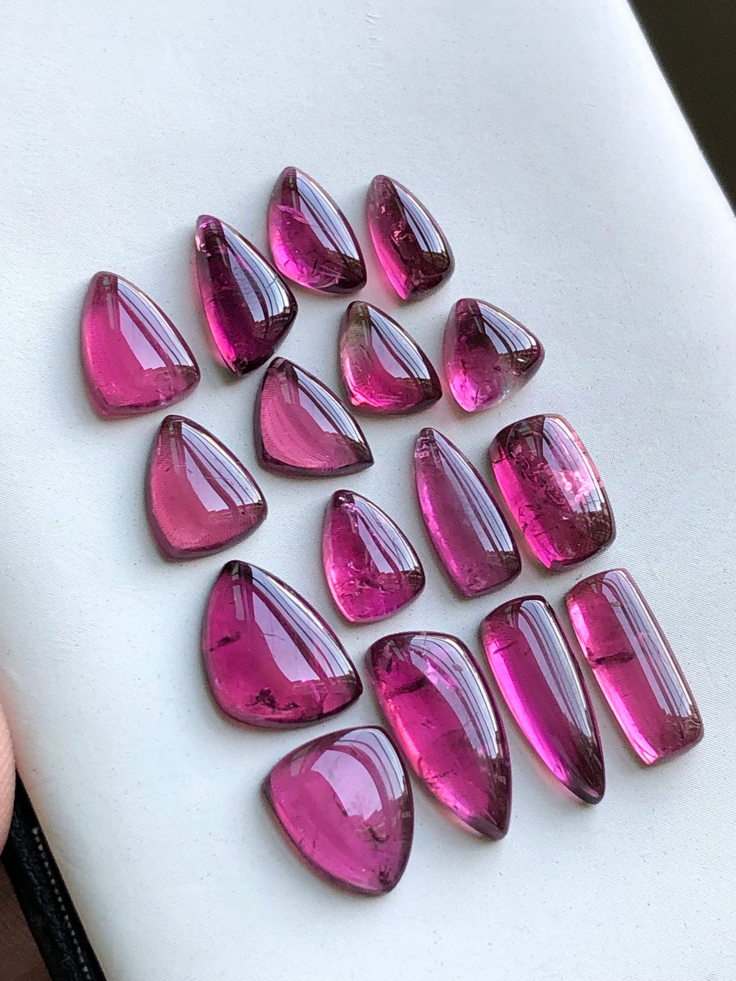 Hot pink tourmaline lote 28.55 carats