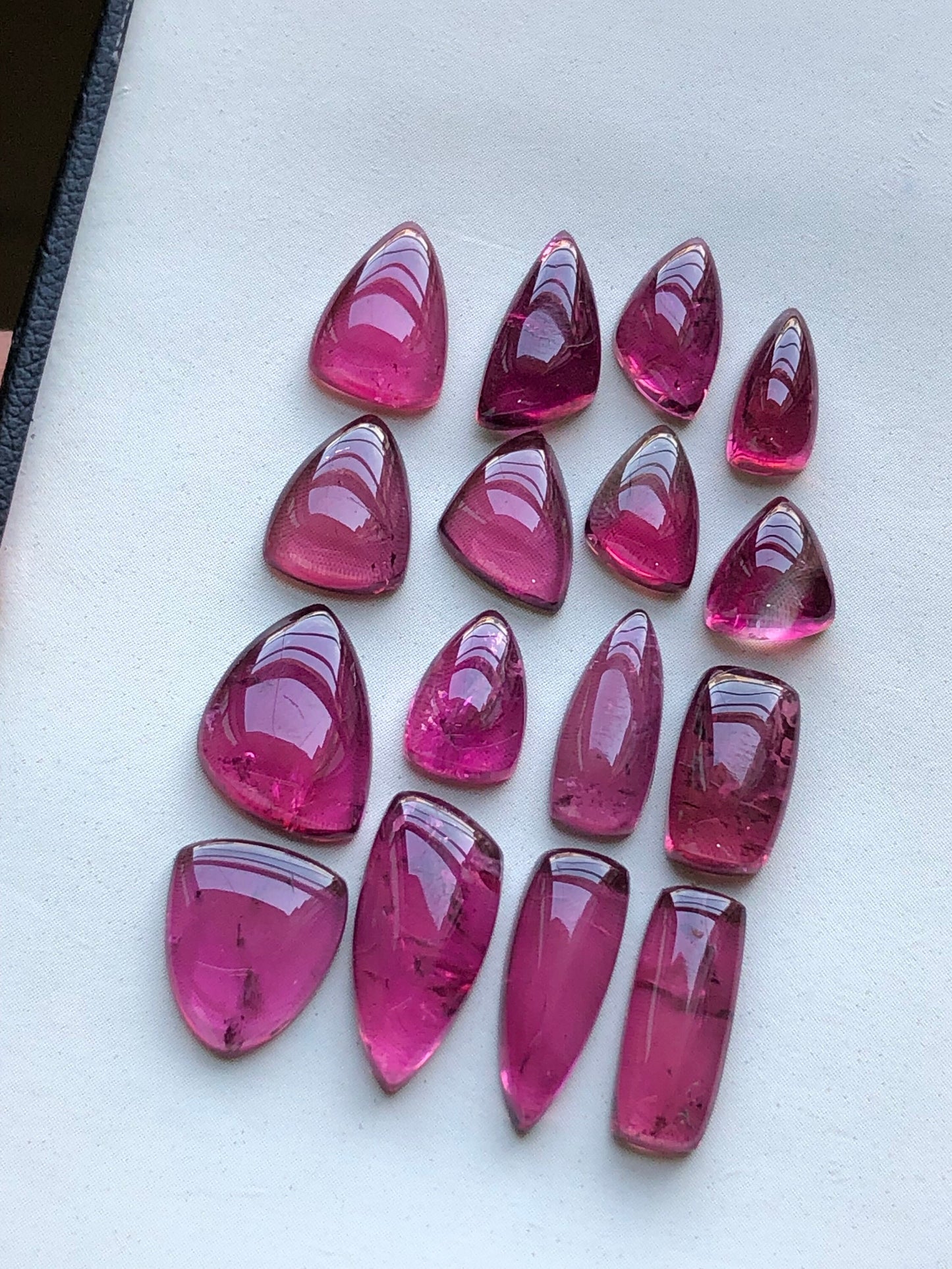 Hot pink tourmaline lote 28.55 carats