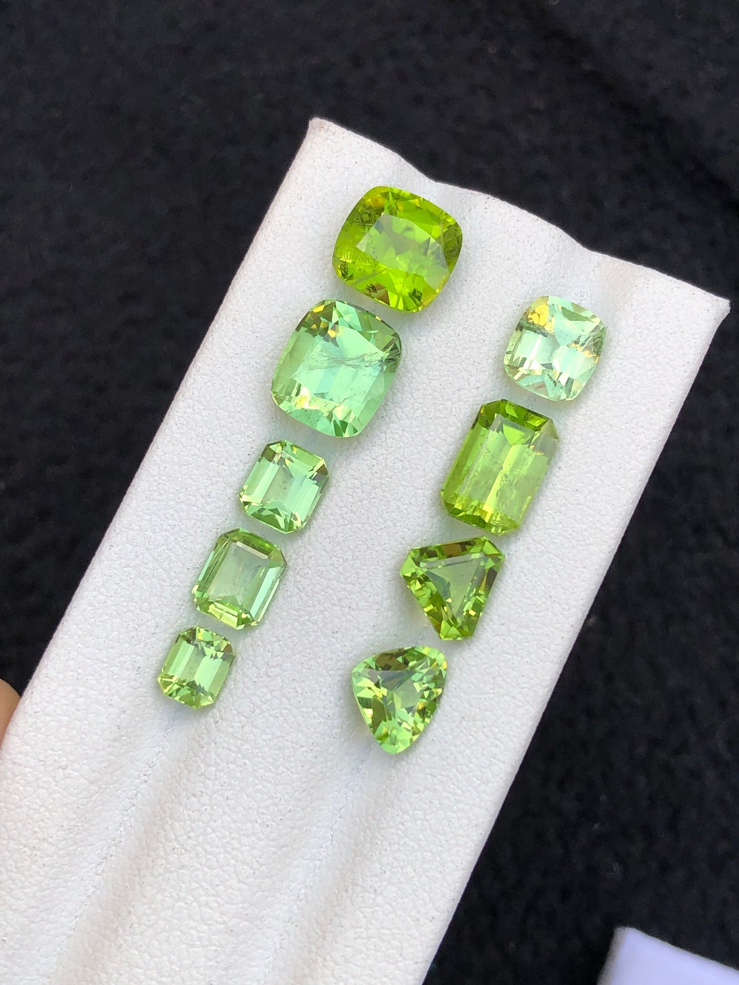 Natural faceted peridot 15 carats