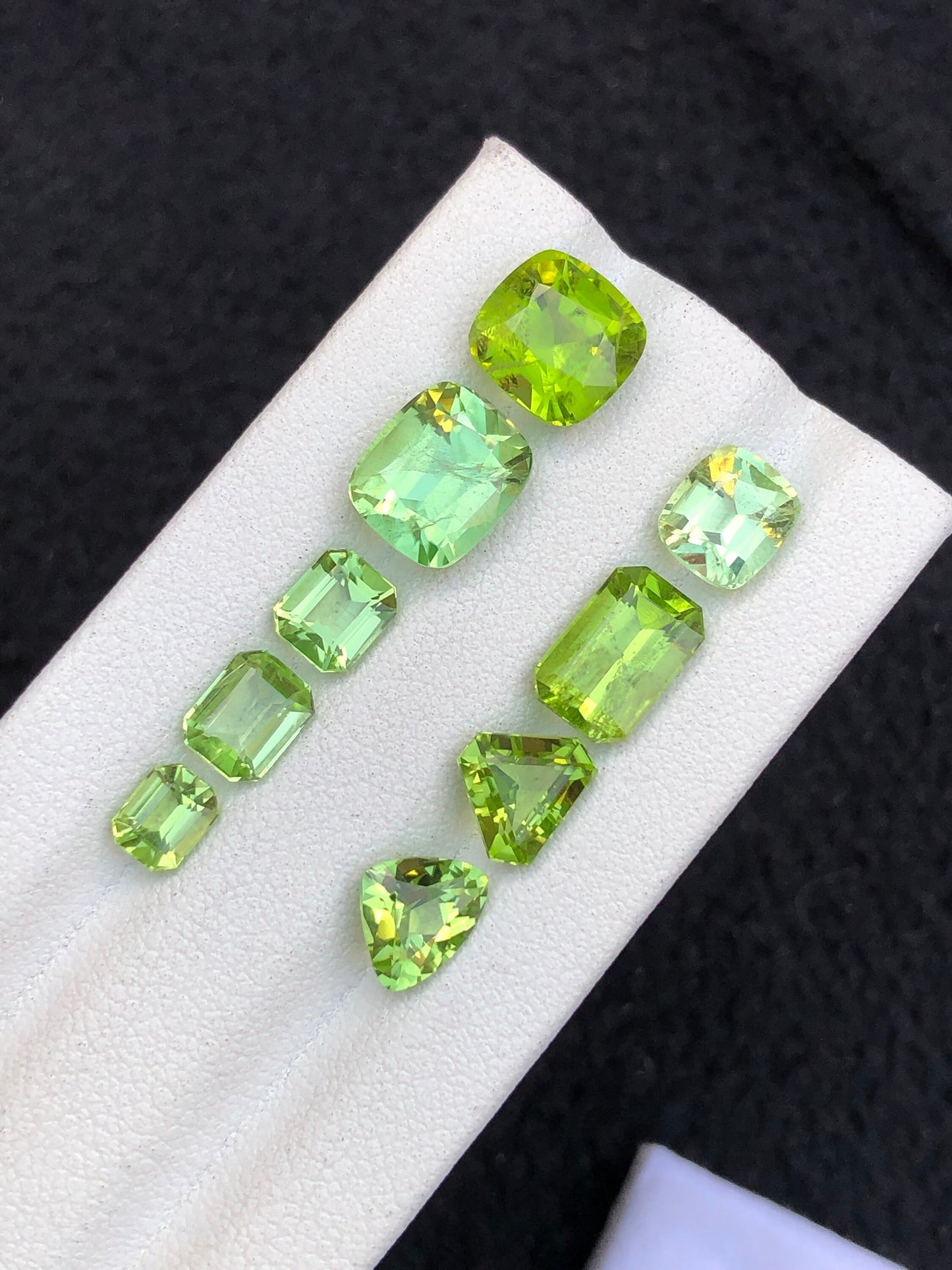 Natural faceted peridot 15 carats