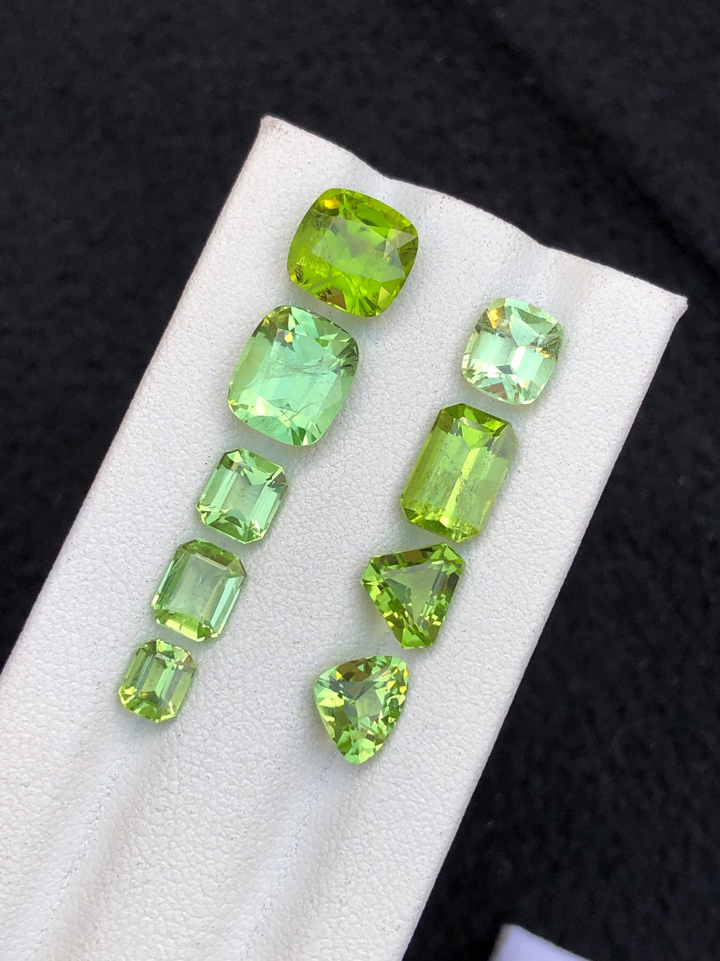 Natural faceted peridot 15 carats