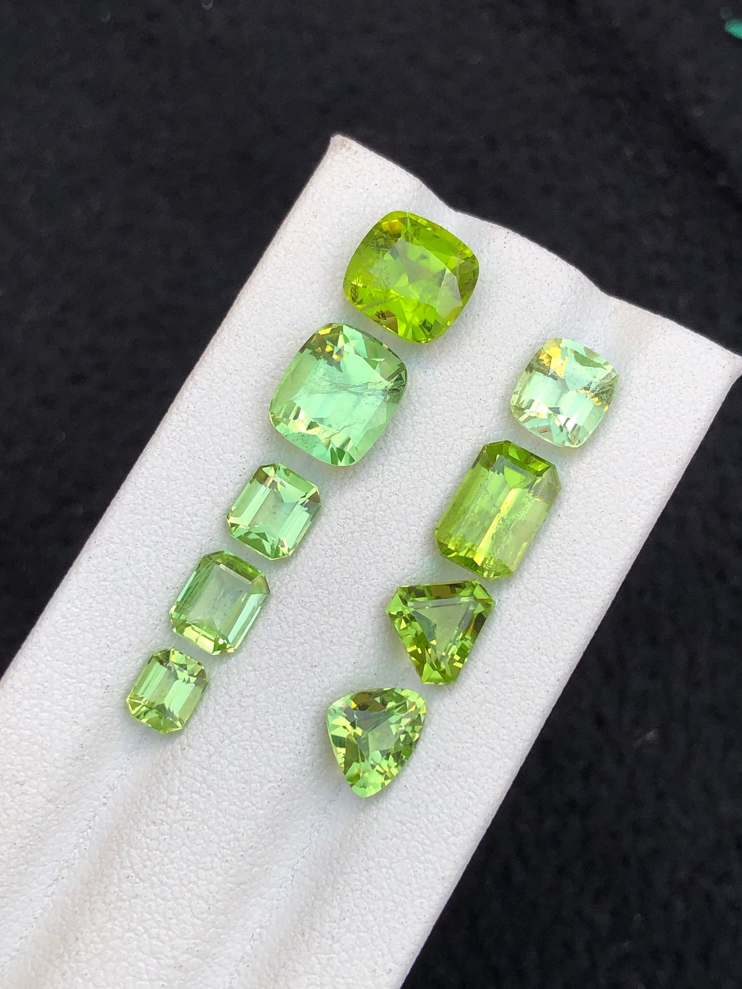 Natural faceted peridot 15 carats