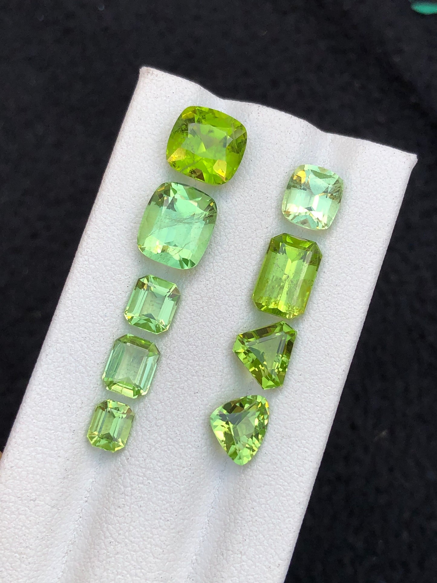 Natural faceted peridot 15 carats