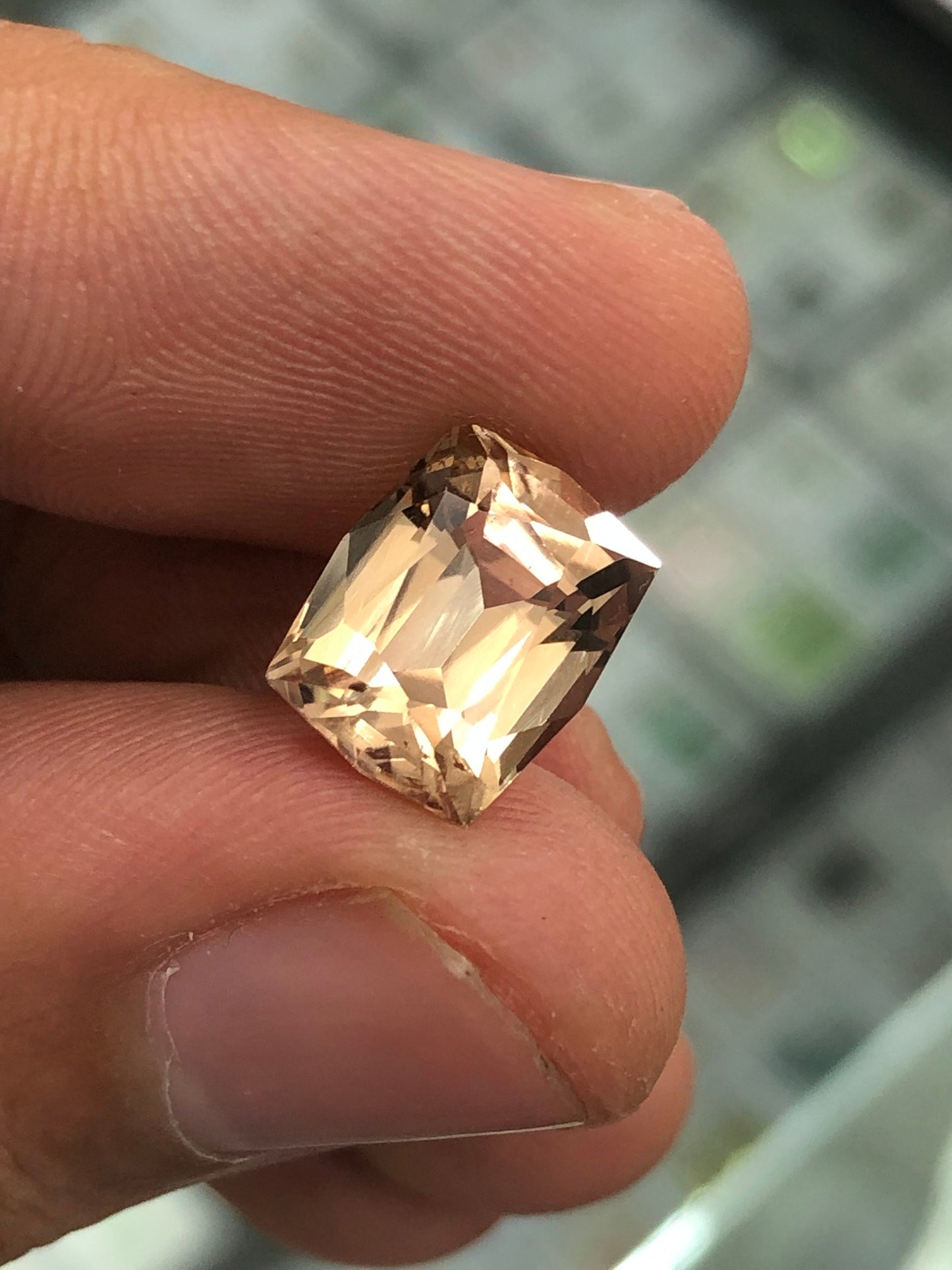 Loop clean topaz 5.50 carat