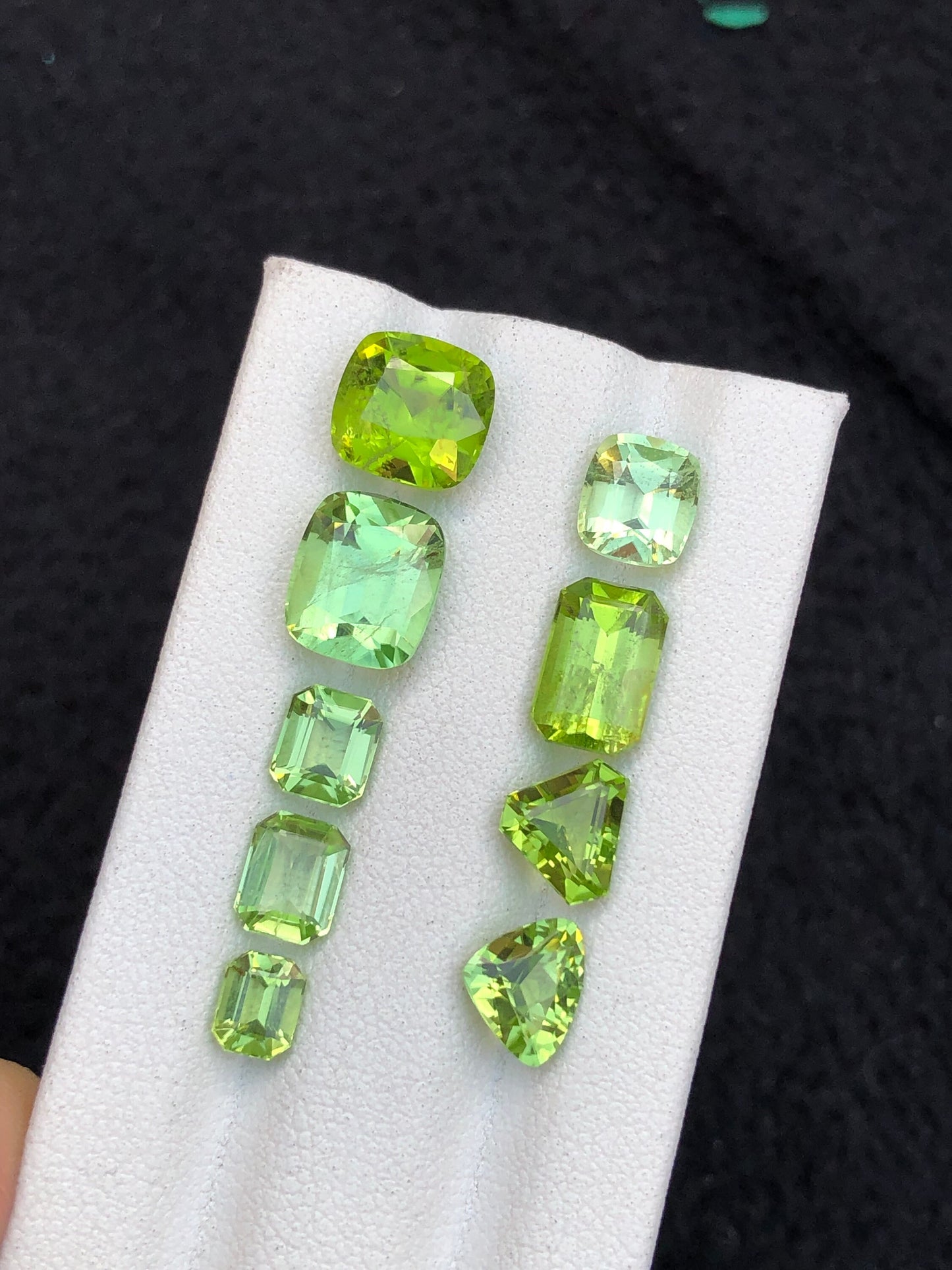 Natural faceted peridot 15 carats