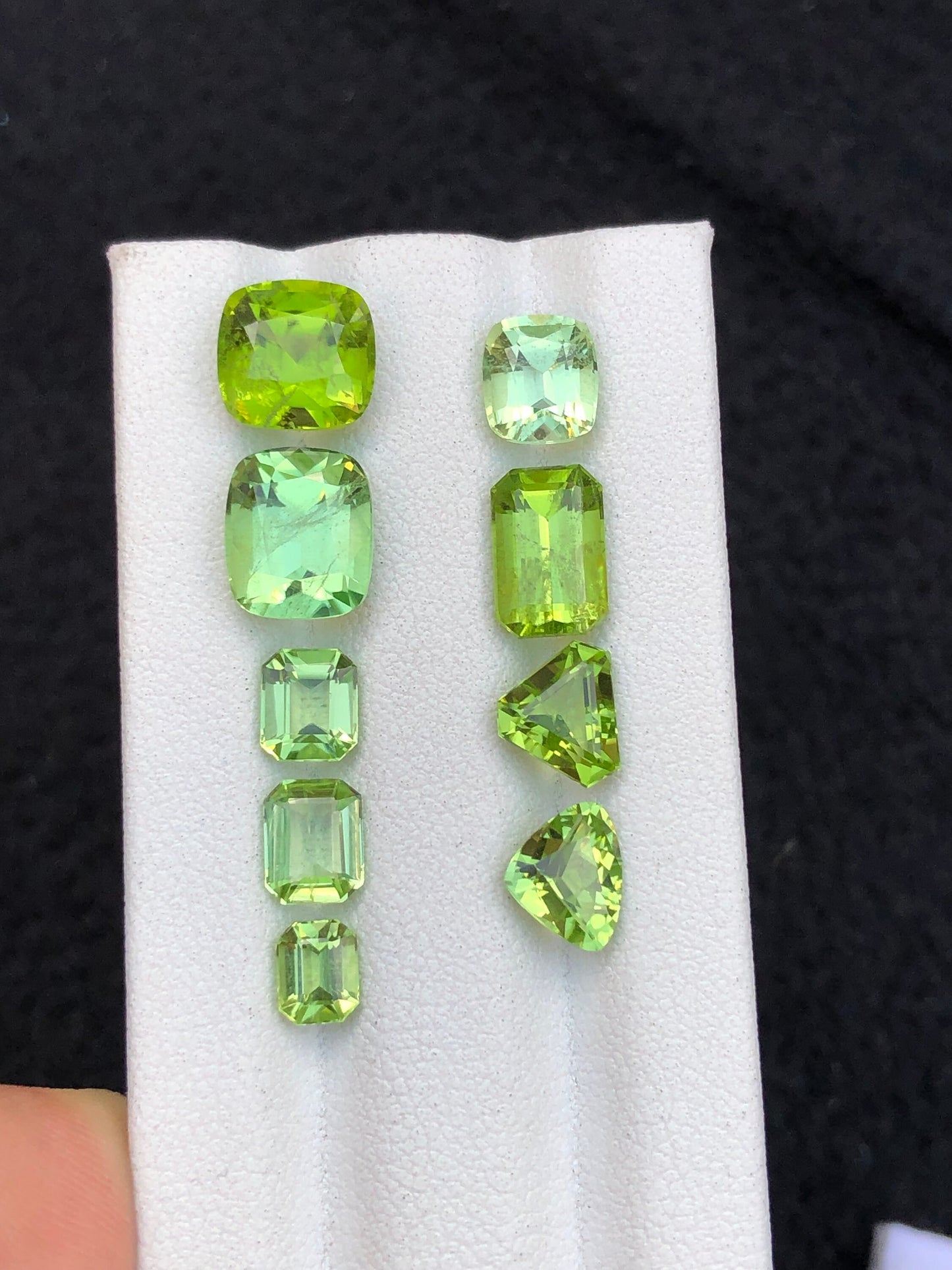 Natural faceted peridot 15 carats