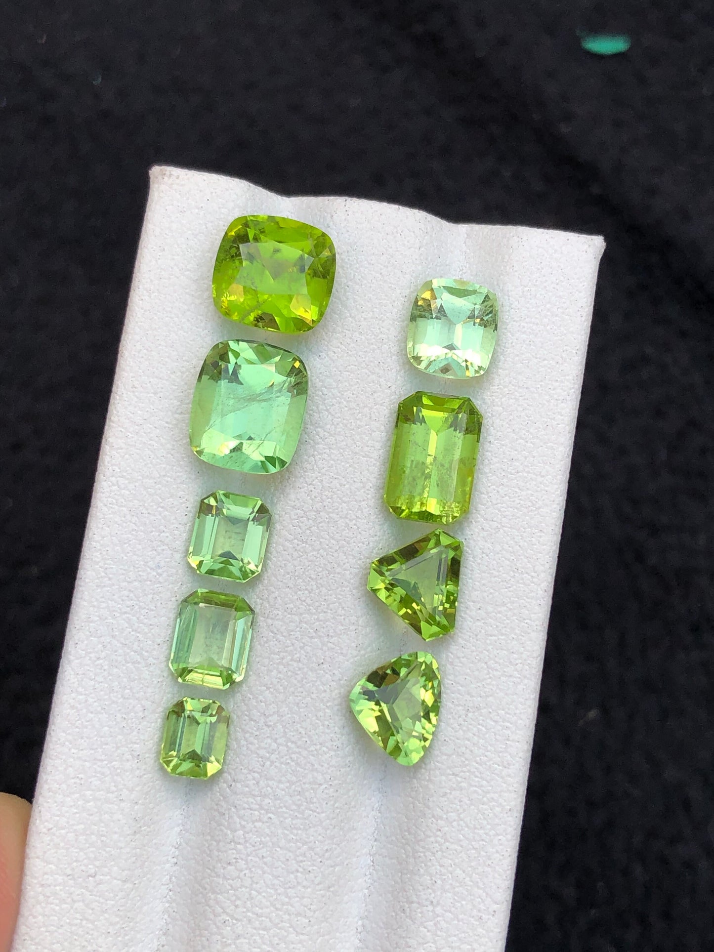 Natural faceted peridot 15 carats