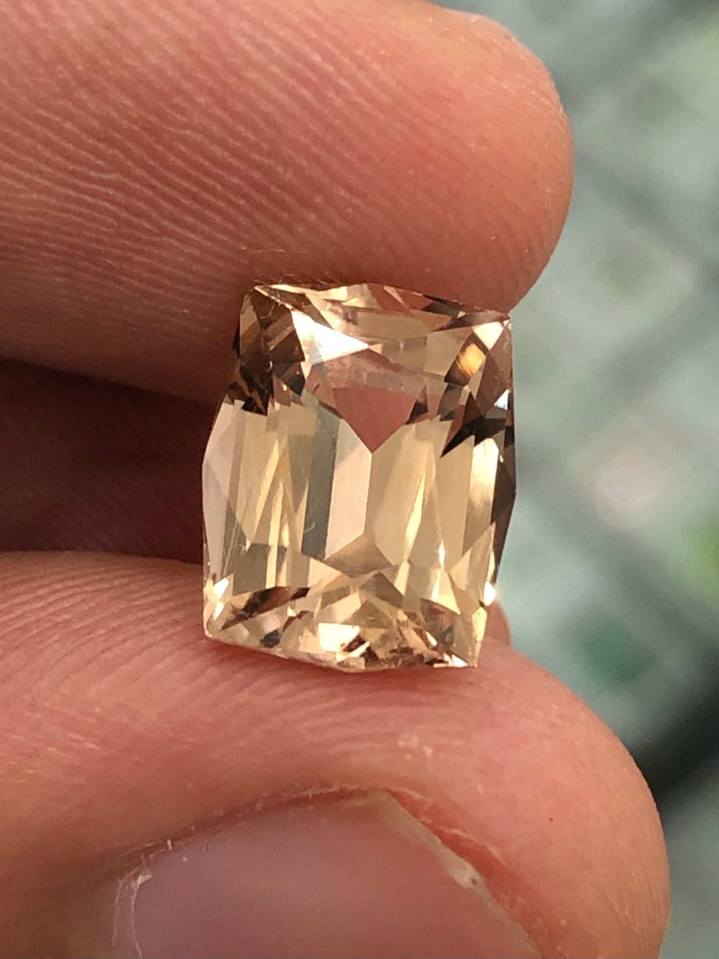 Loop clean topaz 5.50 carat