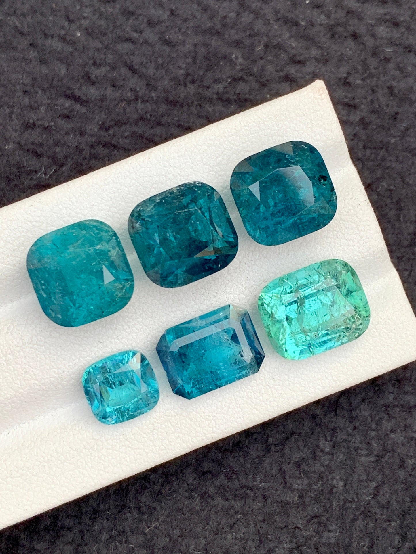 31 carats blue tourmaline lot origin Afghanistan