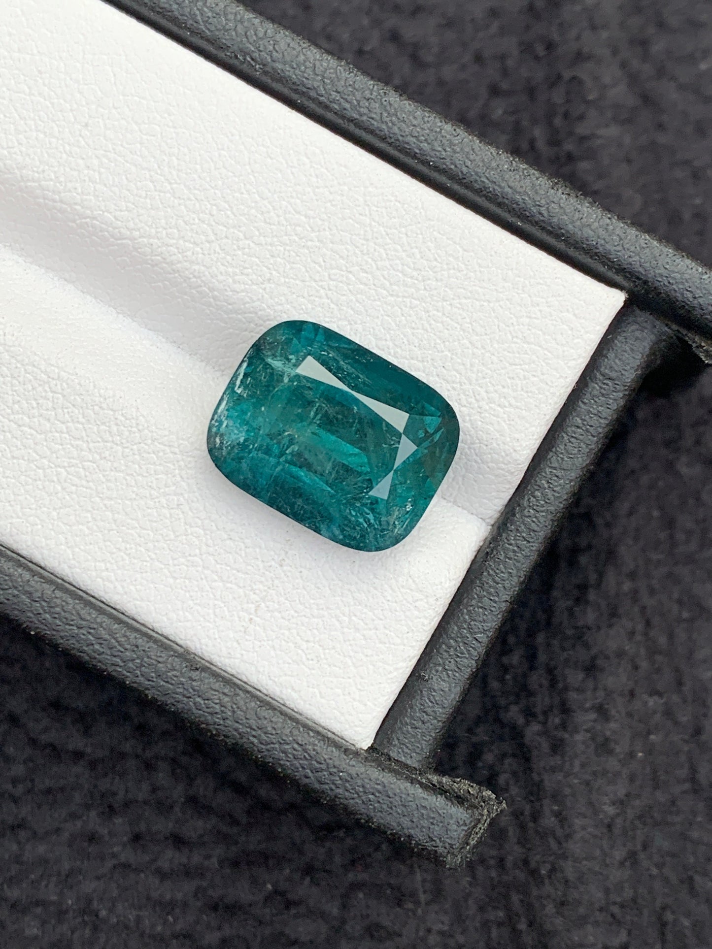 Indicolite tourmaline 10 carat