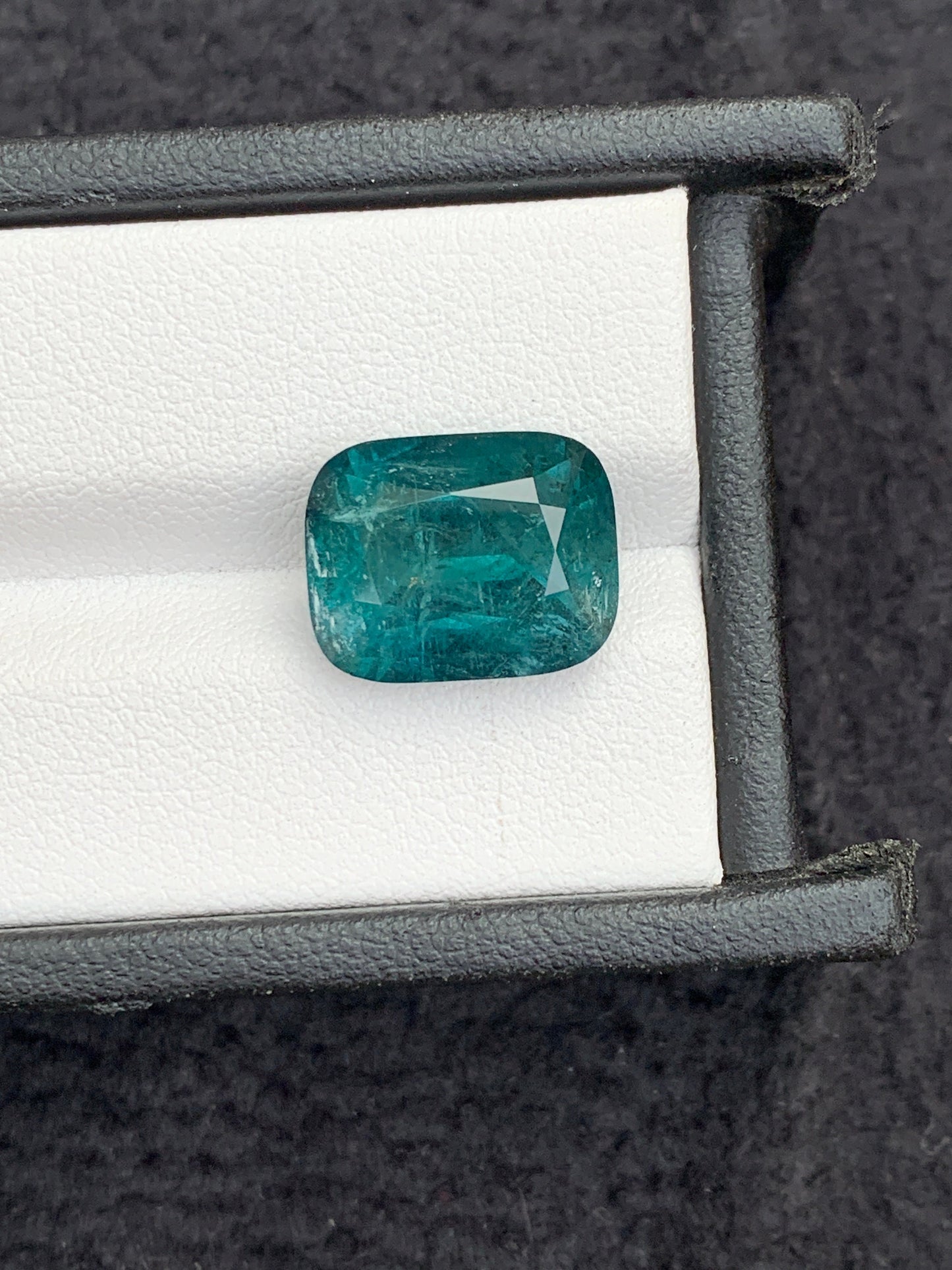 Indicolite tourmaline 10 carat