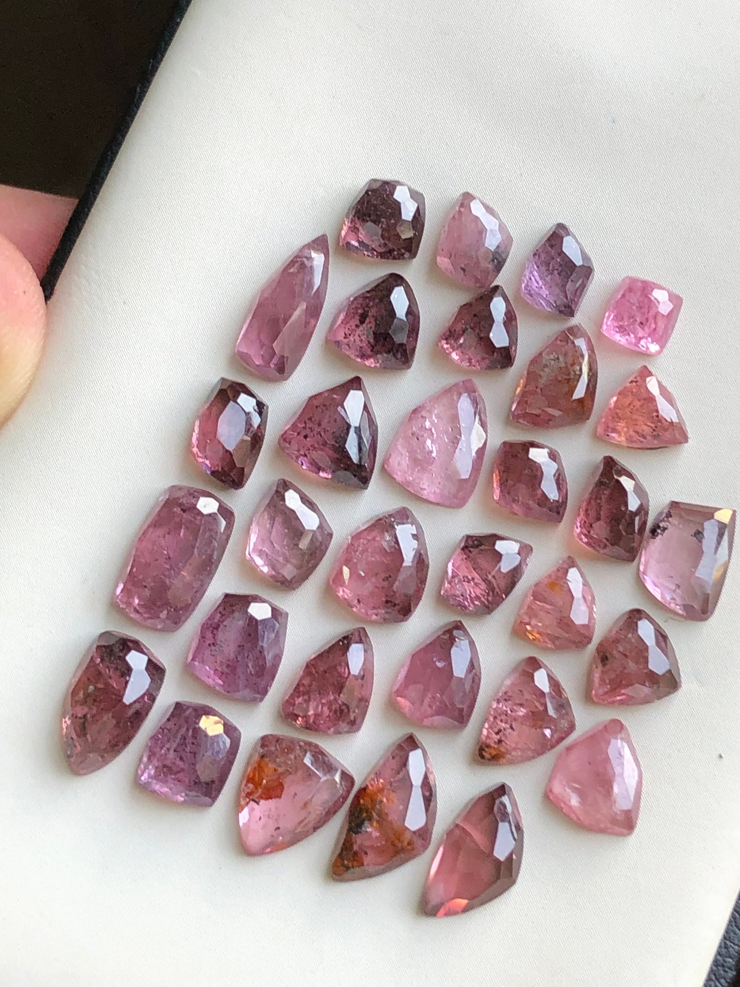 Spinal rose cuts lot origin Afghanistan badakhshan mines 46.70 carats