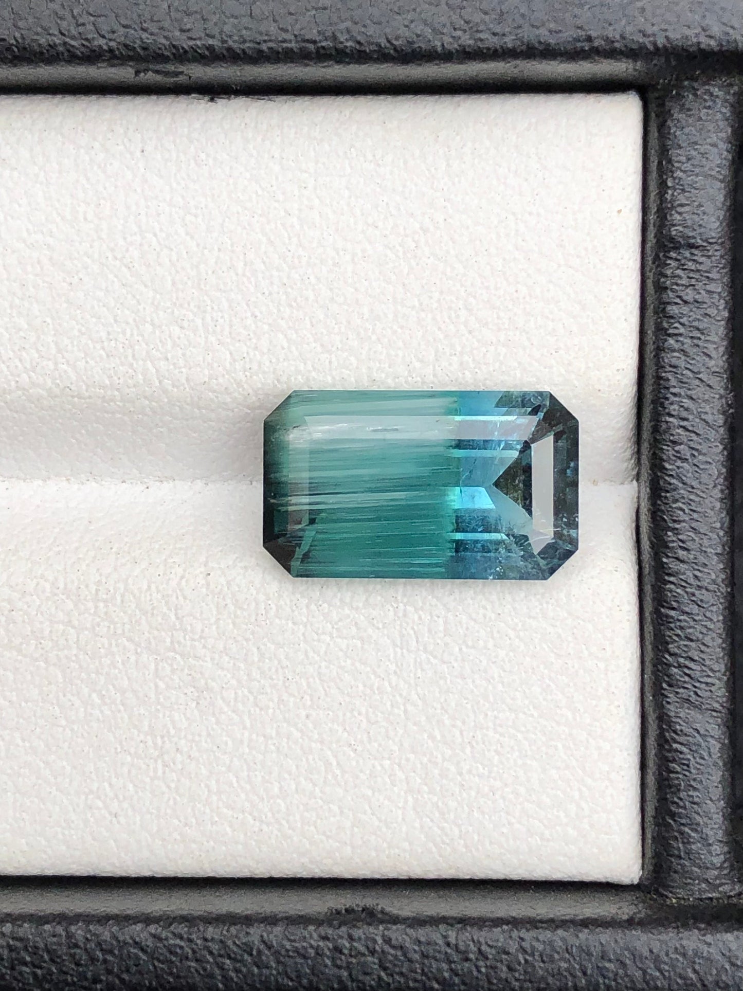 4.55 carat neon blue cats eye tourmaline origin Afghanistan dimension:13*8*5mm