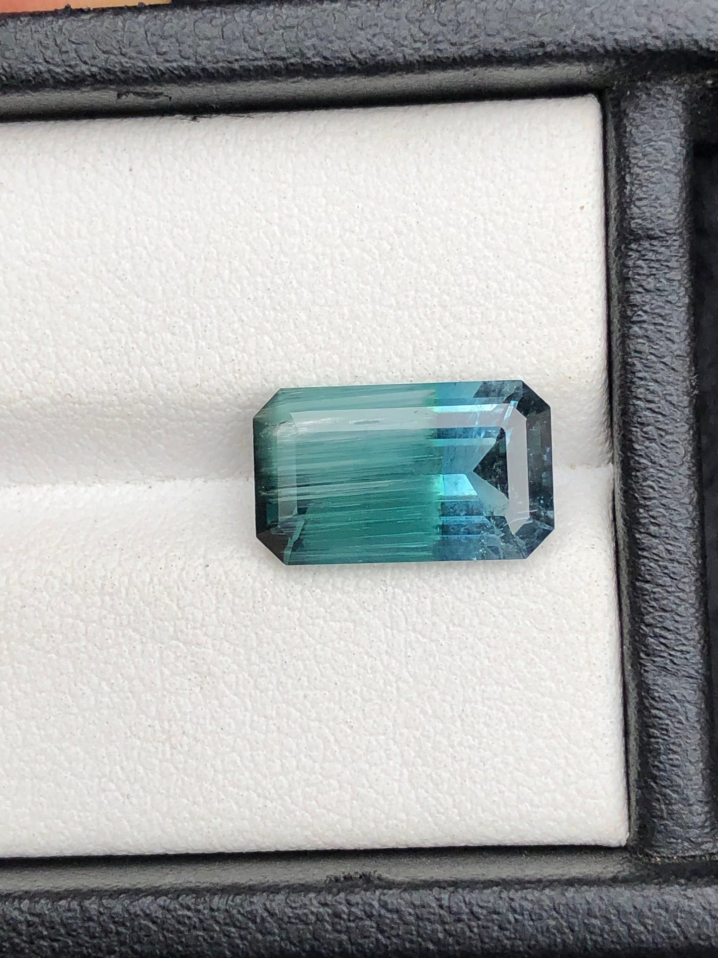 4.55 carat neon blue cats eye tourmaline origin Afghanistan dimension:13*8*5mm