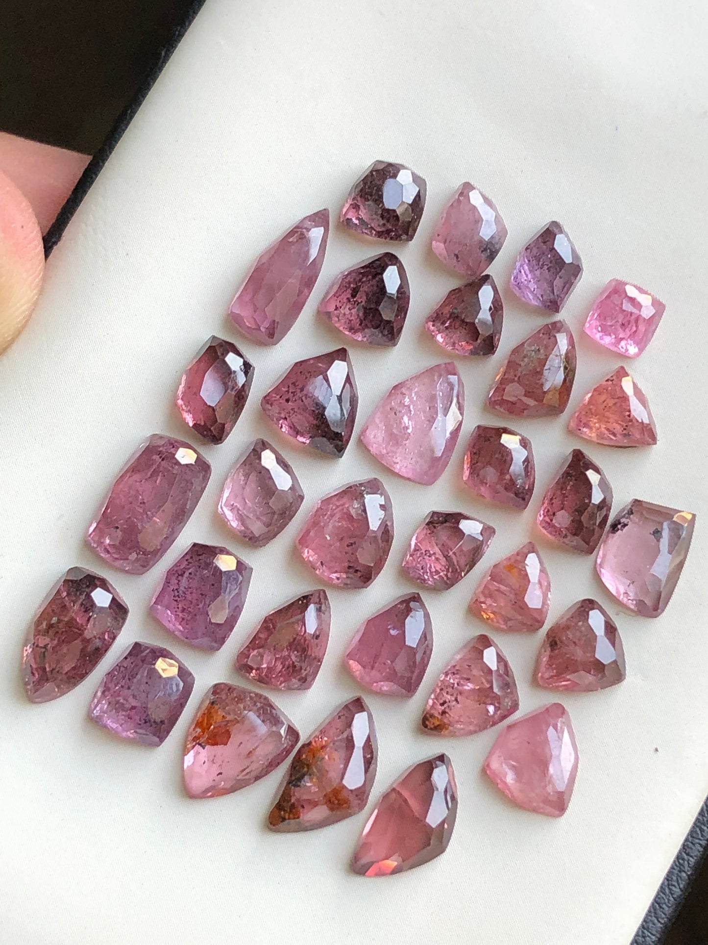 Spinal rose cuts lot origin Afghanistan badakhshan mines 46.70 carats