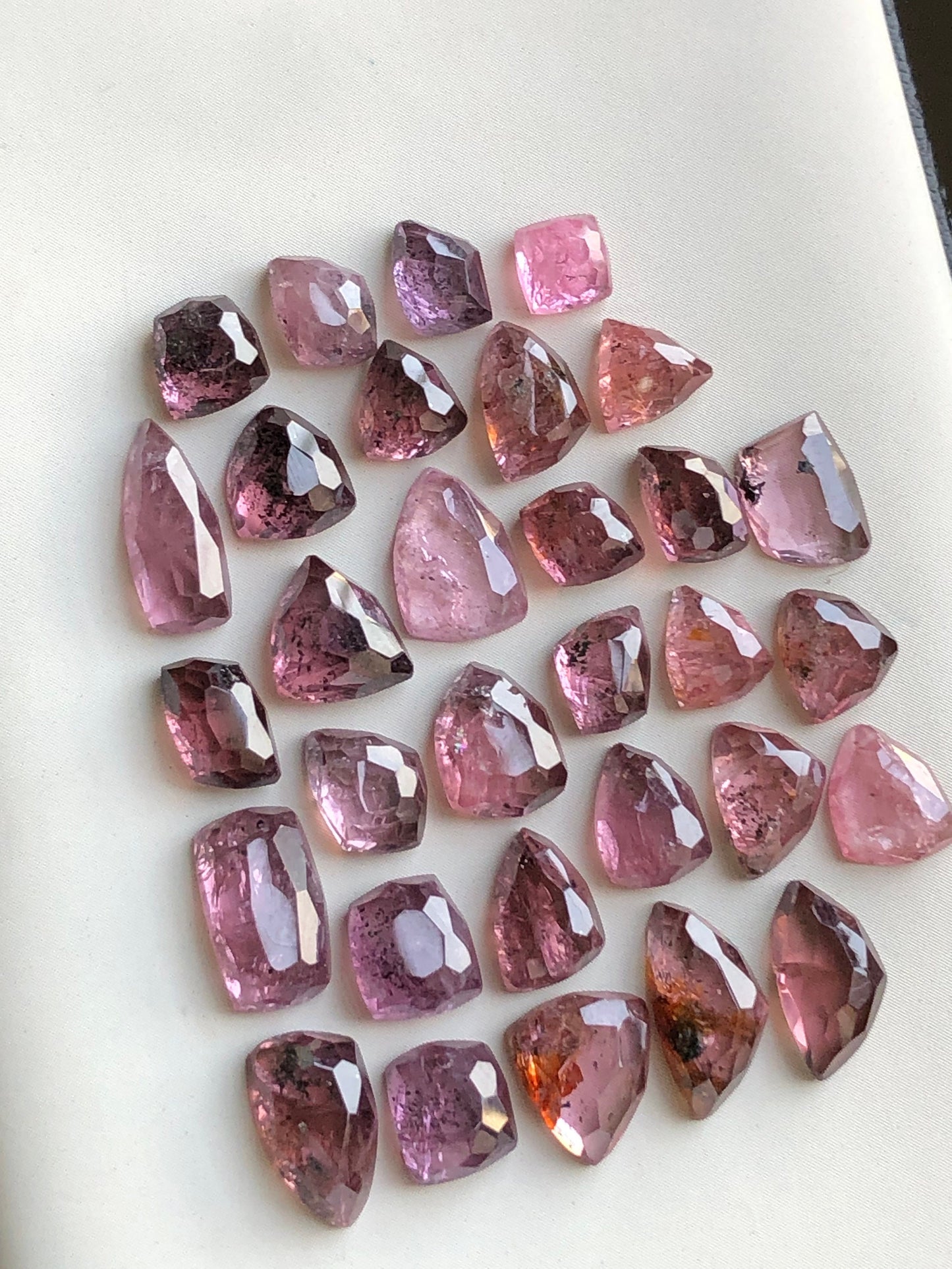 Spinal rose cuts lot origin Afghanistan badakhshan mines 46.70 carats