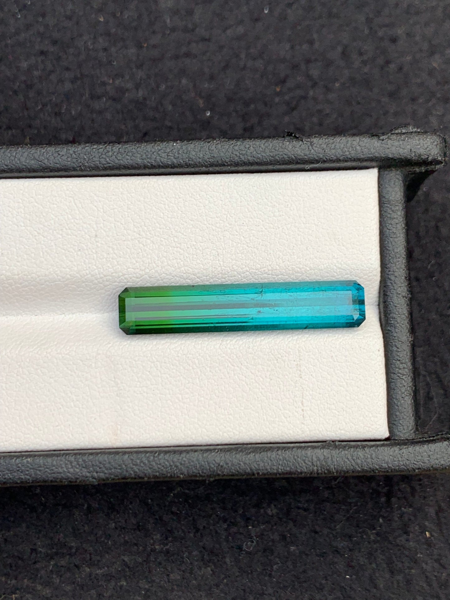 8.45 ct faceted bi colour tourmaline dimension:30*6*5mm