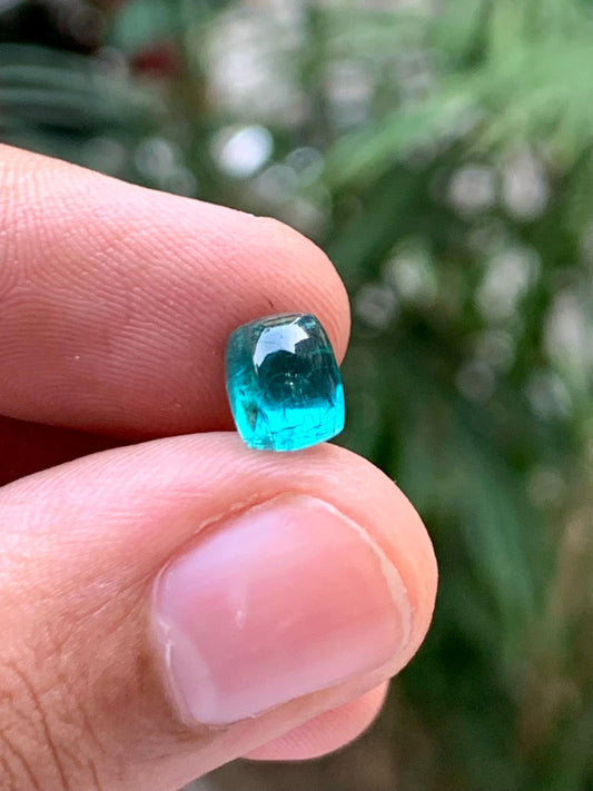 2.50 ct neon blue tourmaline cabochon size:7.5mm long