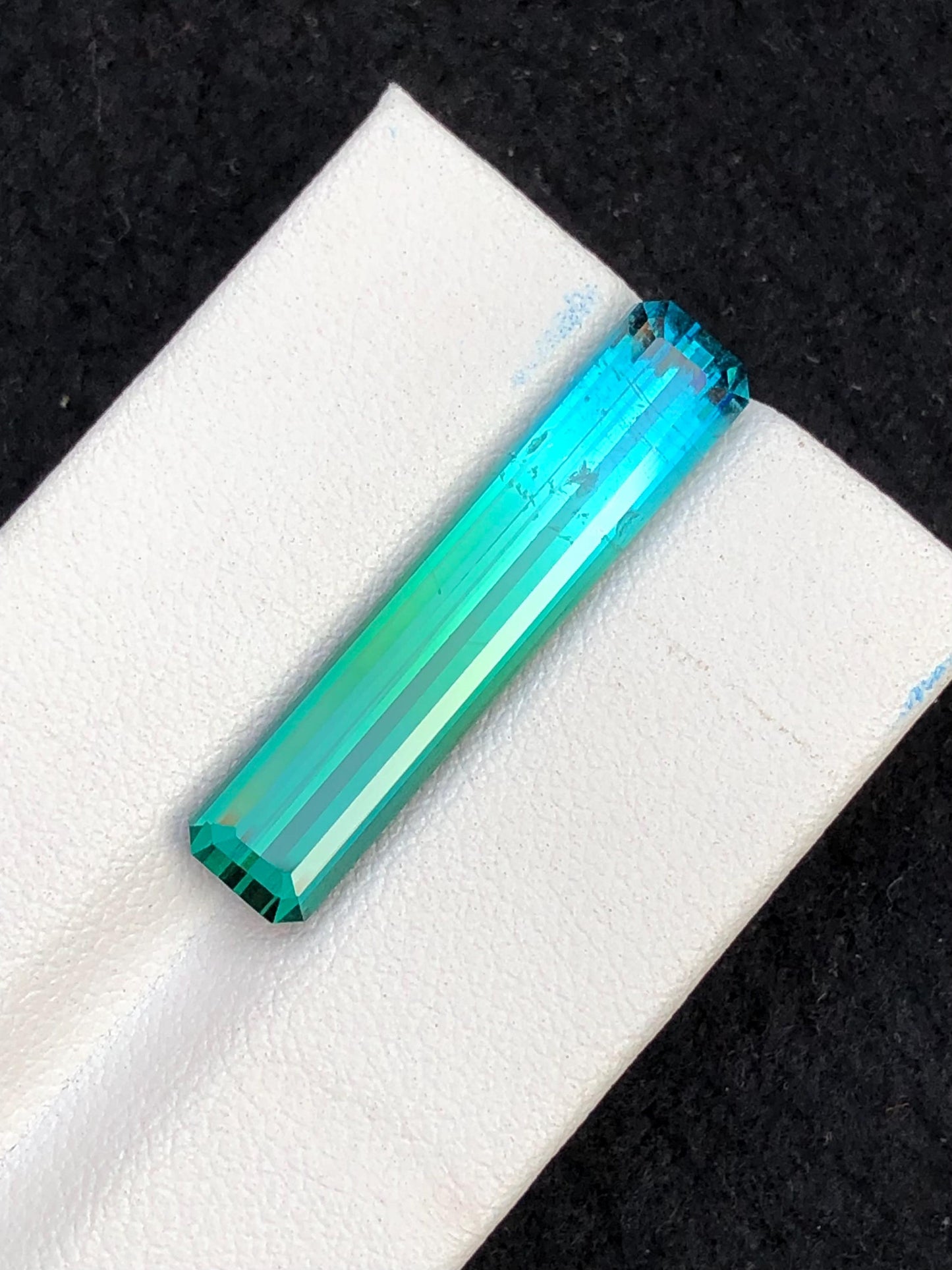 10.45 ct faceted bi colour tourmaline dimension:29*6*6mm