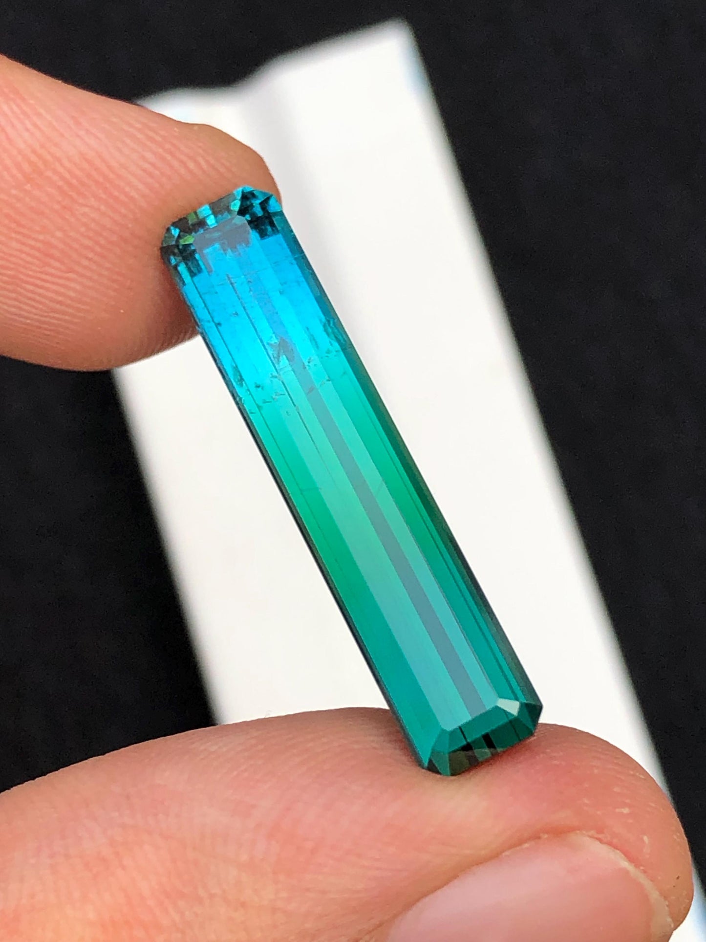 10.45 ct faceted bi colour tourmaline dimension:29*6*6mm