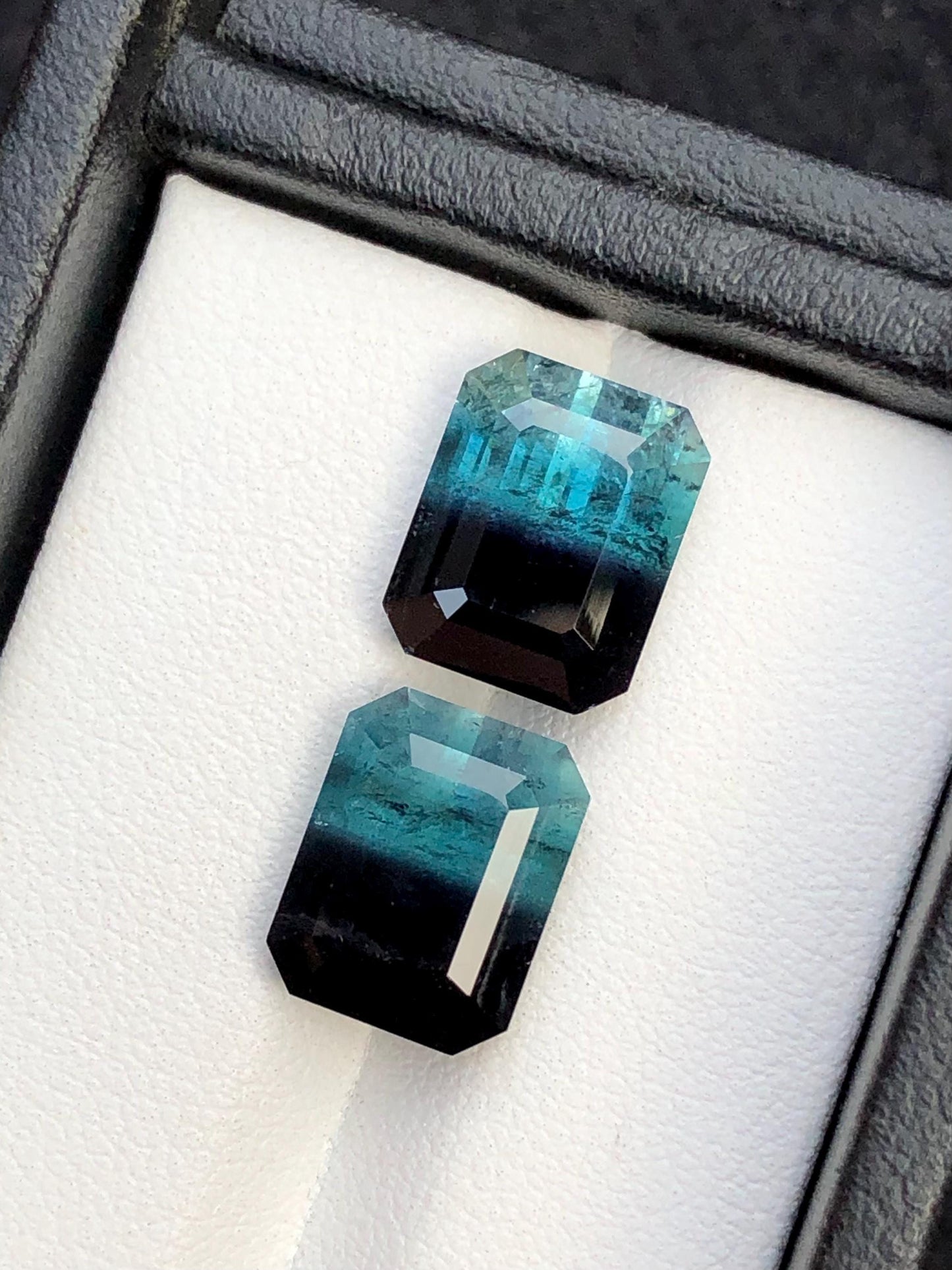 11.70 ct faceted bi colour tourmaline pair dimension:11*8*7mm