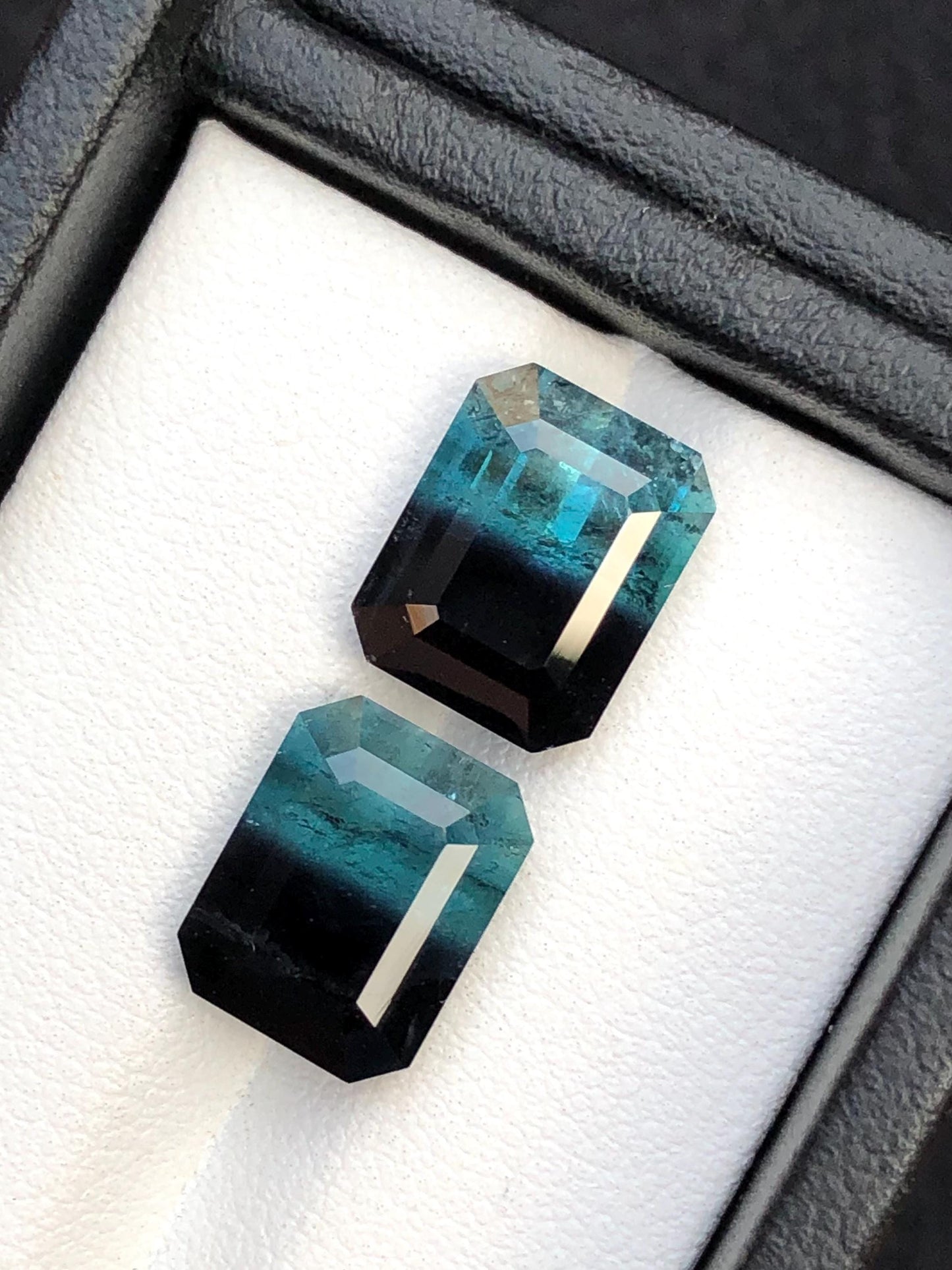 11.70 ct faceted bi colour tourmaline pair dimension:11*8*7mm