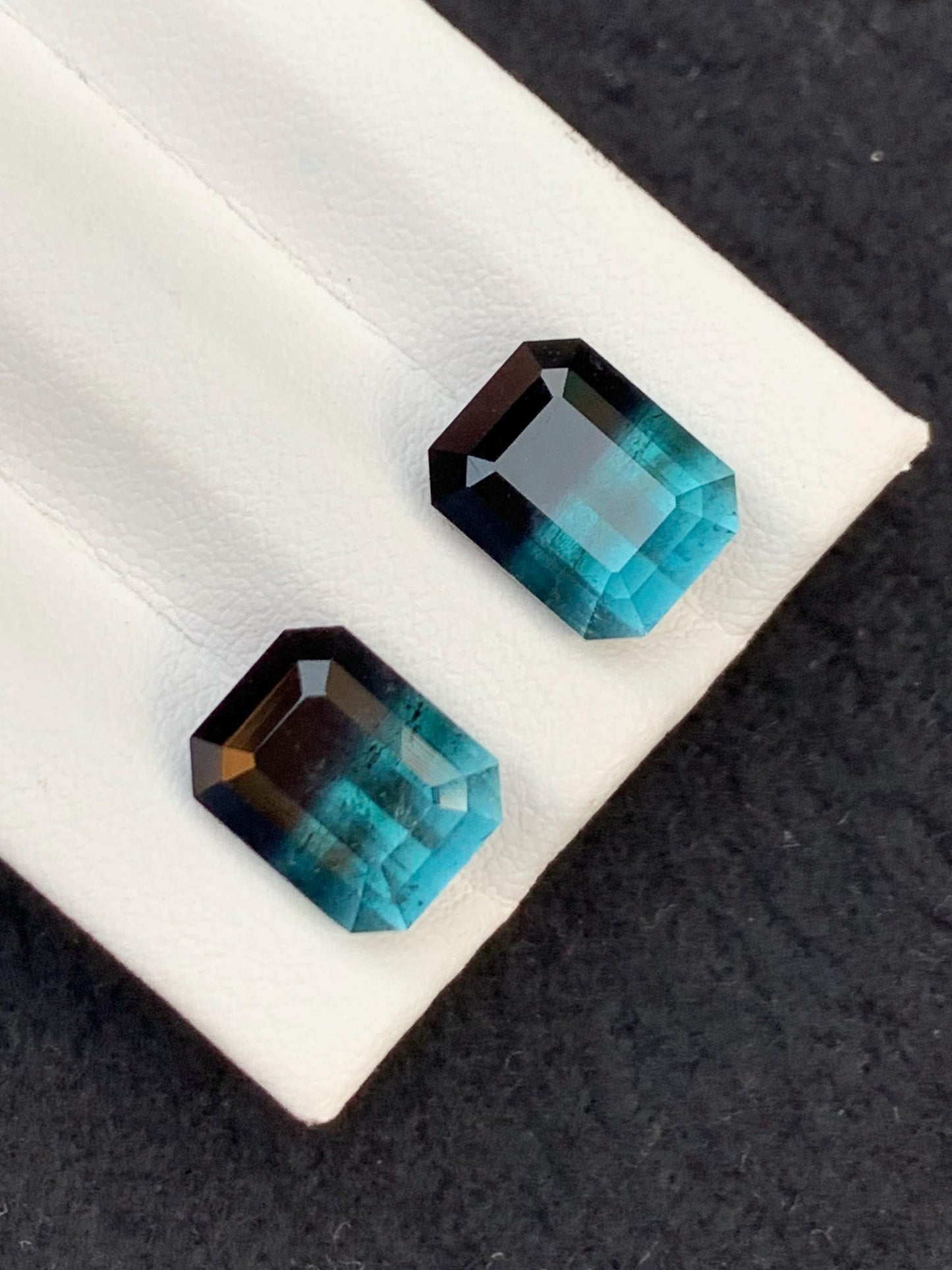 10 ct faceted bi colour tourmaline pair dimension:10*8*7mm