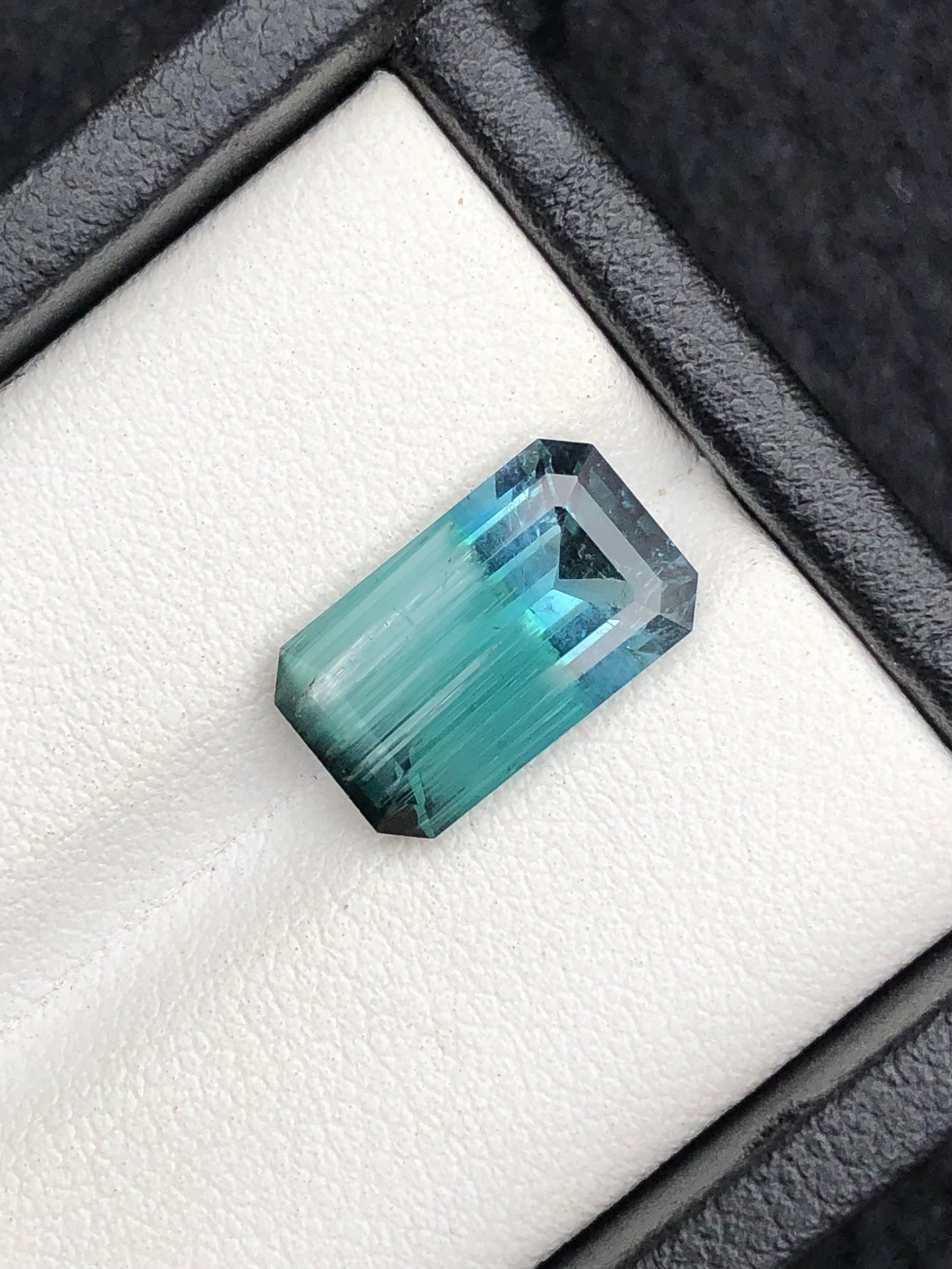 4.55 carat neon blue cats eye tourmaline origin Afghanistan dimension:13*8*5mm