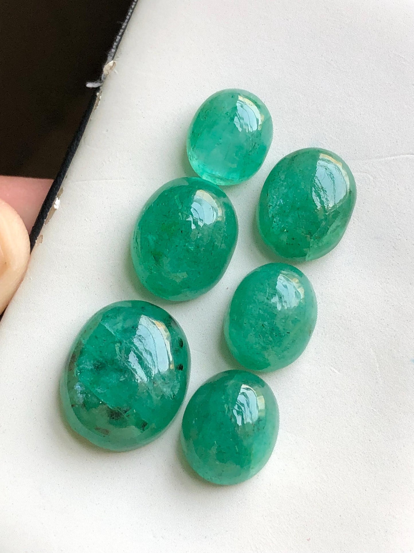 71.30 carats Green beryl cabochons lot