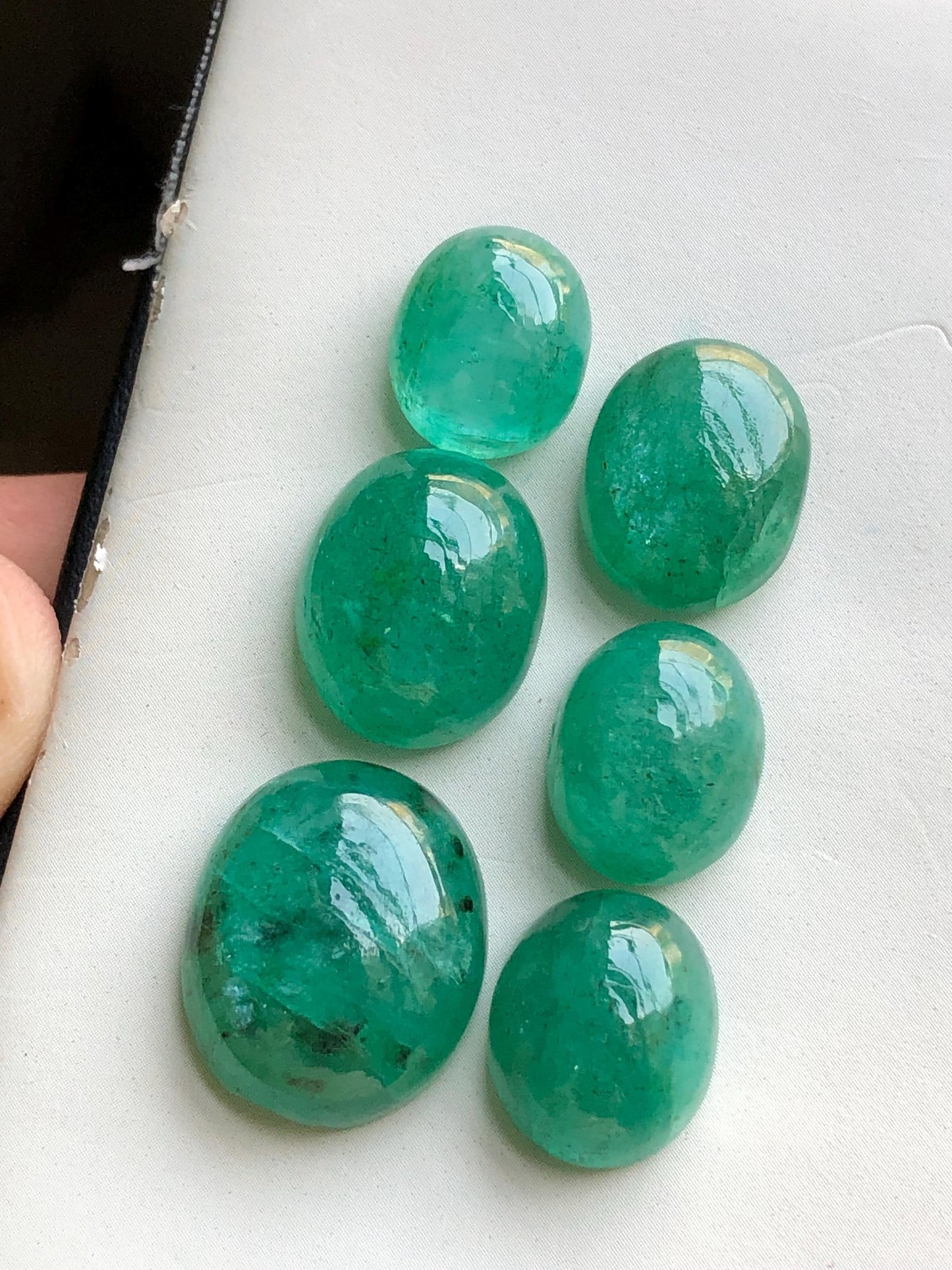 71.30 carats Green beryl cabochons lot