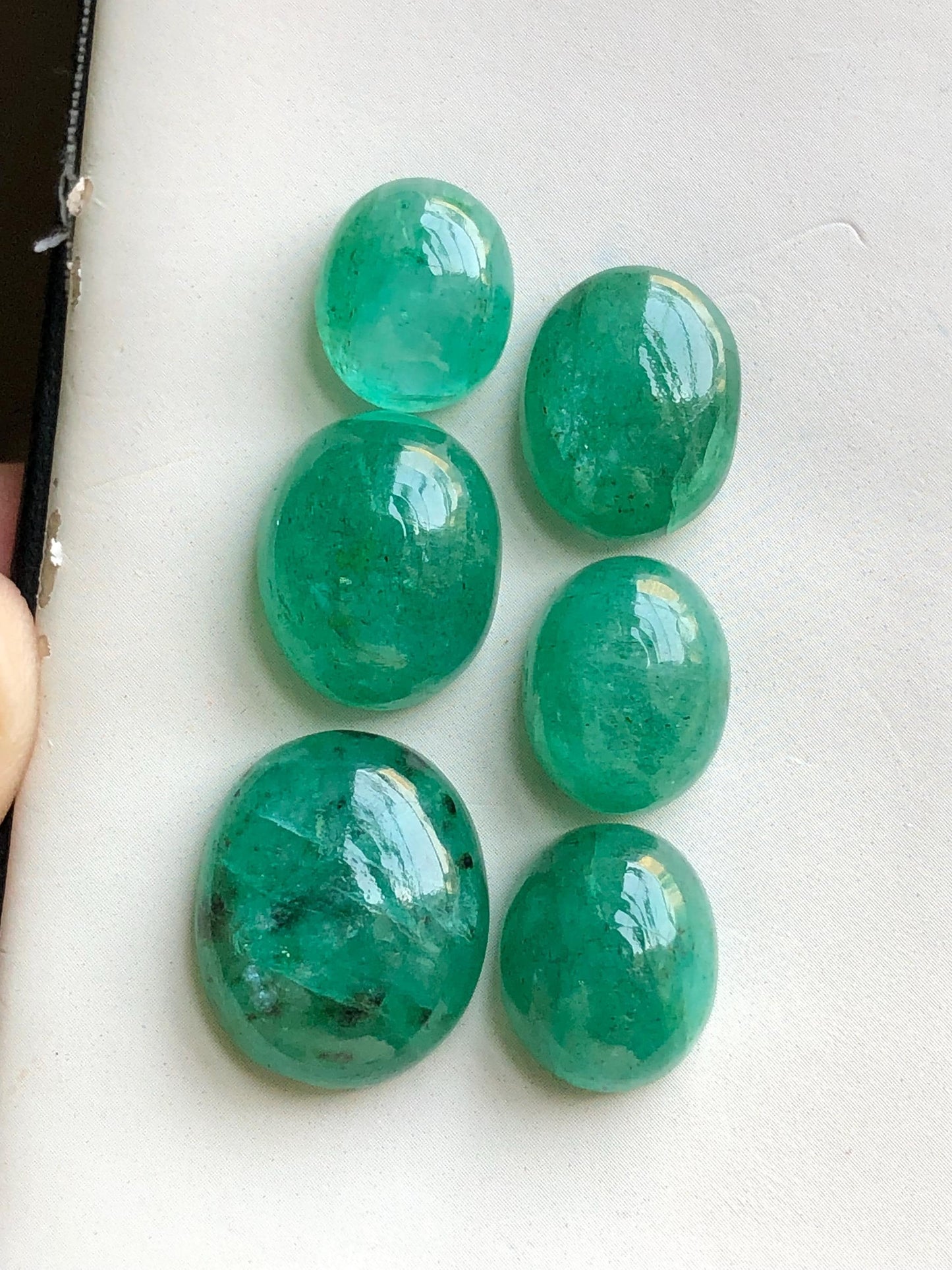 71.30 carats Green beryl cabochons lot