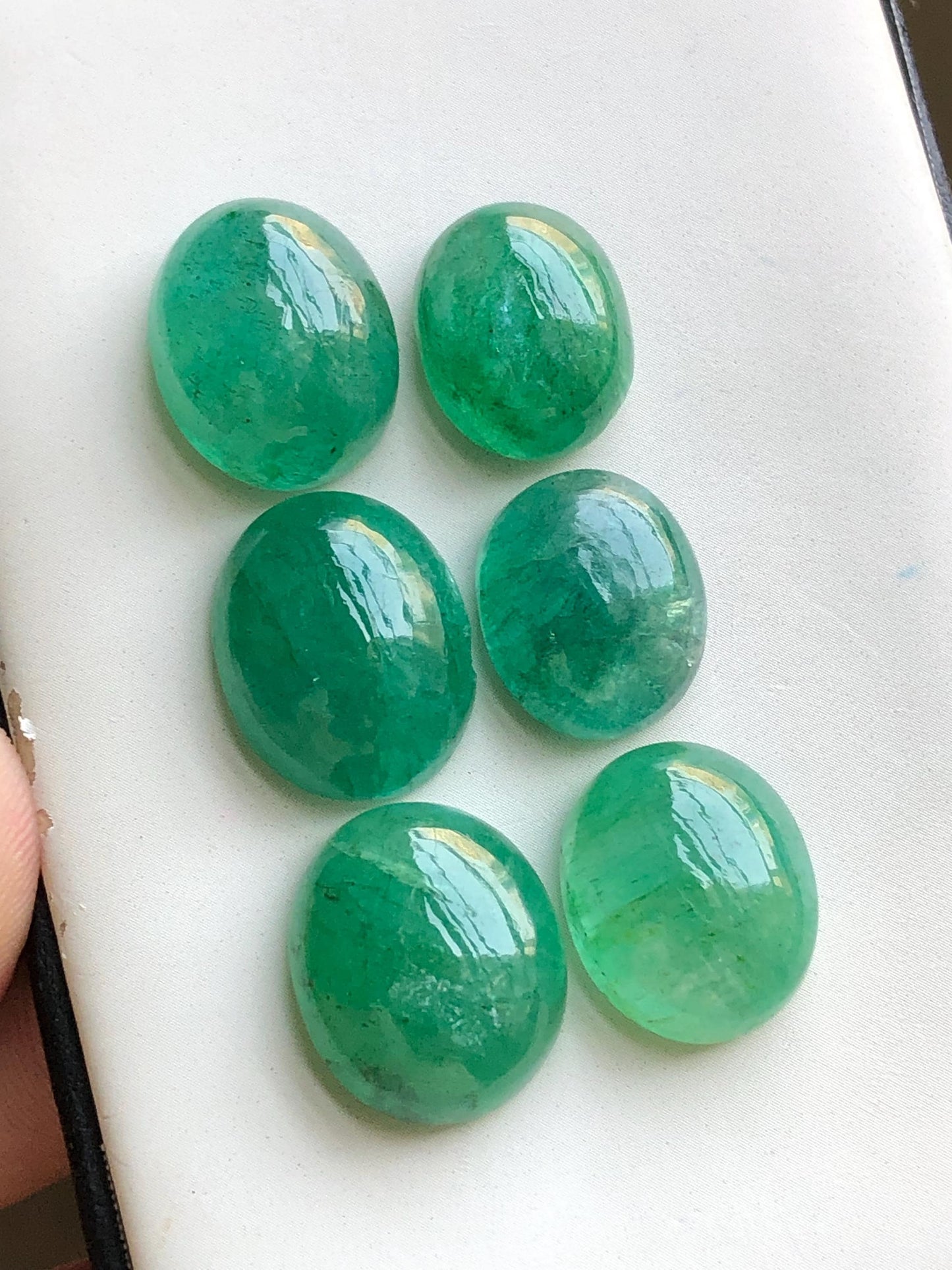 89.50 carats green beryl cabochons lot