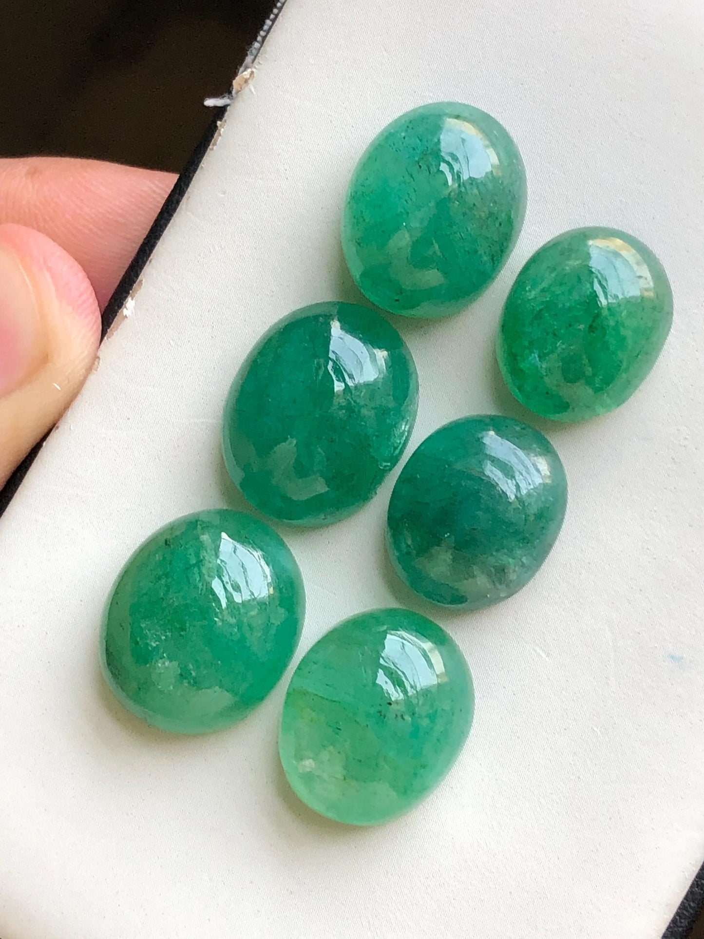 89.50 carats green beryl cabochons lot