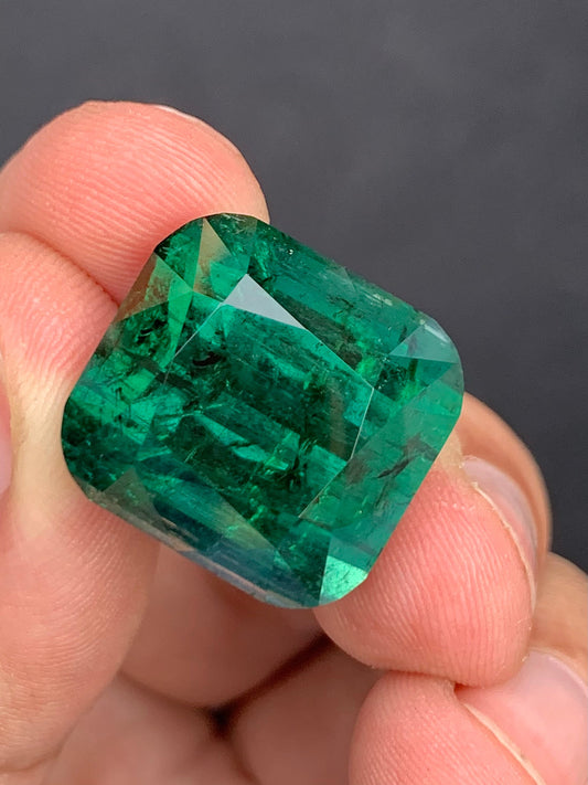 54 carat natural huge green tourmaline origin Afghanistan dimension:19.8*17.5*17mm