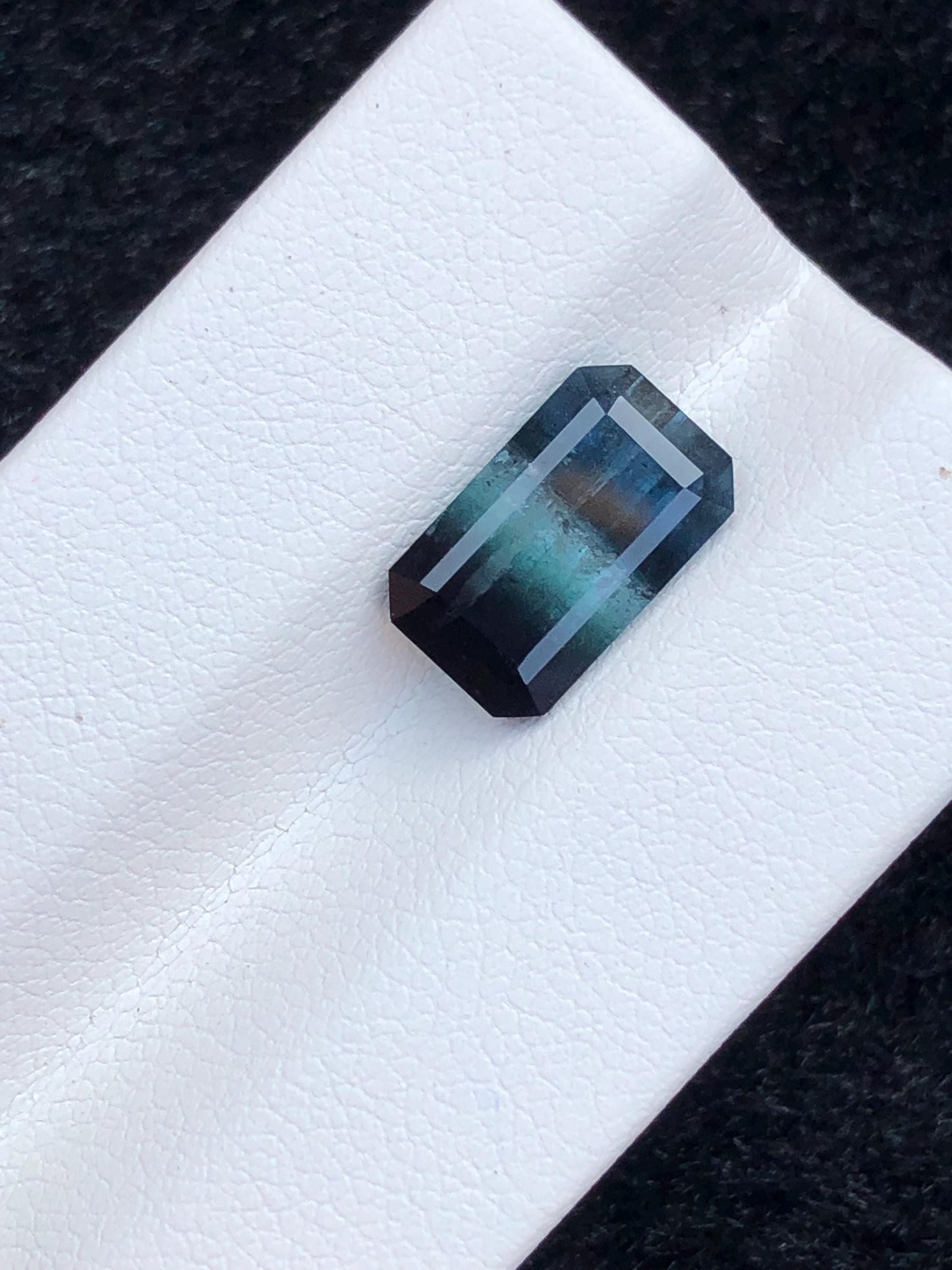 3.5 ct faceted bi colour tourmaline dimension:11*7*5mm