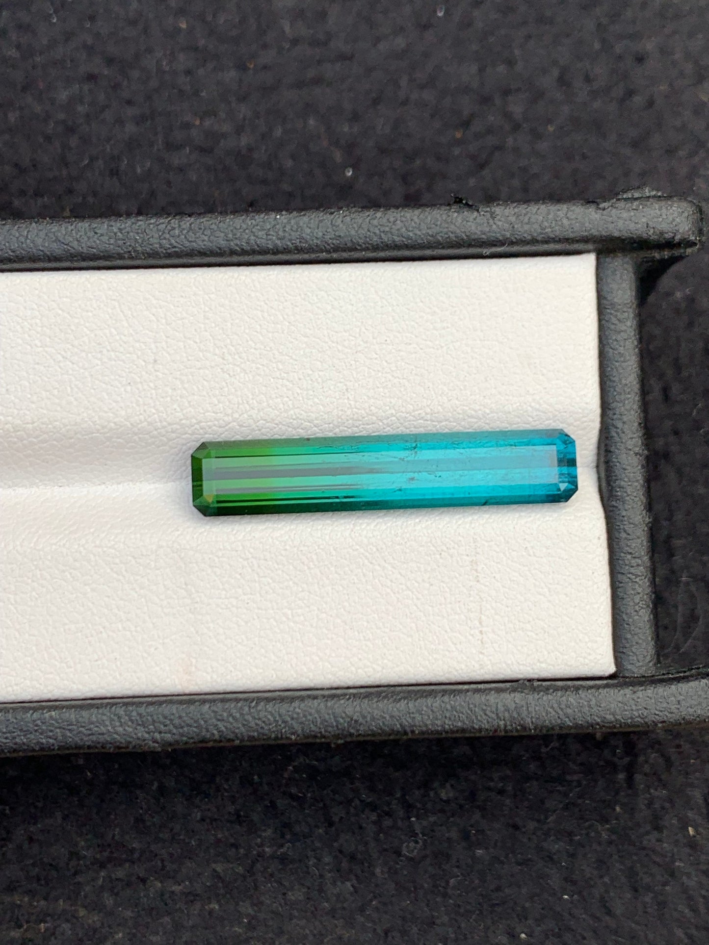 8.45 ct faceted bi colour tourmaline dimension:30*6*5mm