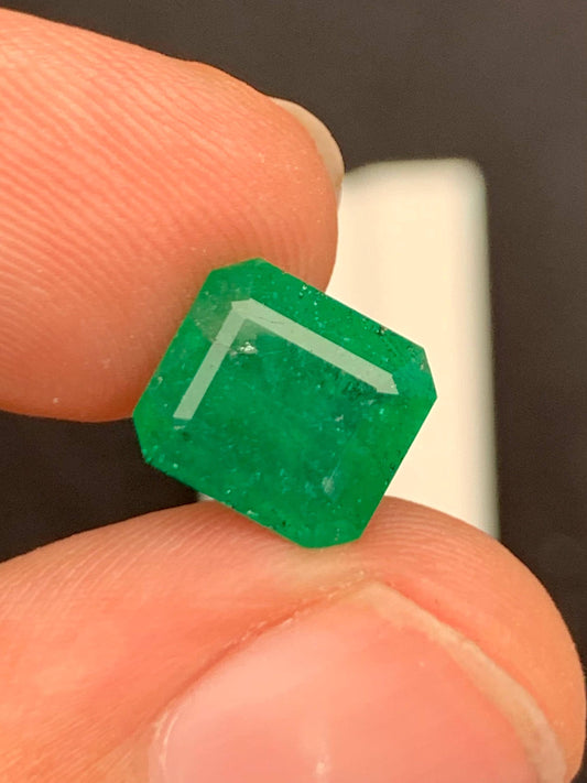 3 ct faceted swat emerald dimension:9*8*5mm