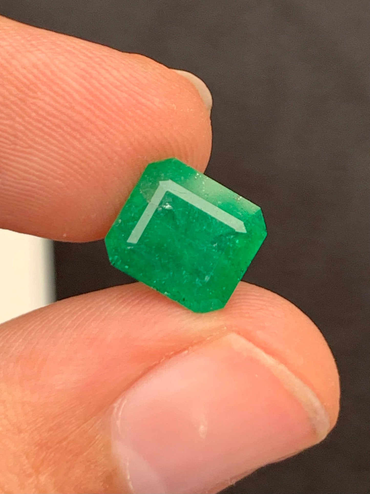 3 ct faceted swat emerald dimension:9*8*5mm