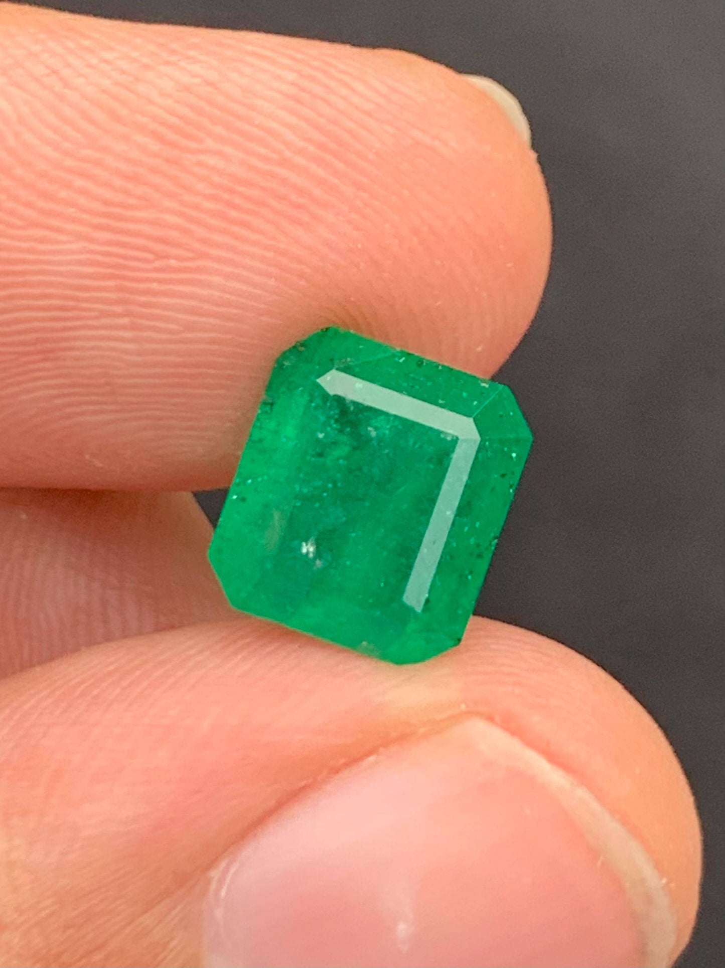 3 ct faceted swat emerald dimension:9*8*5mm