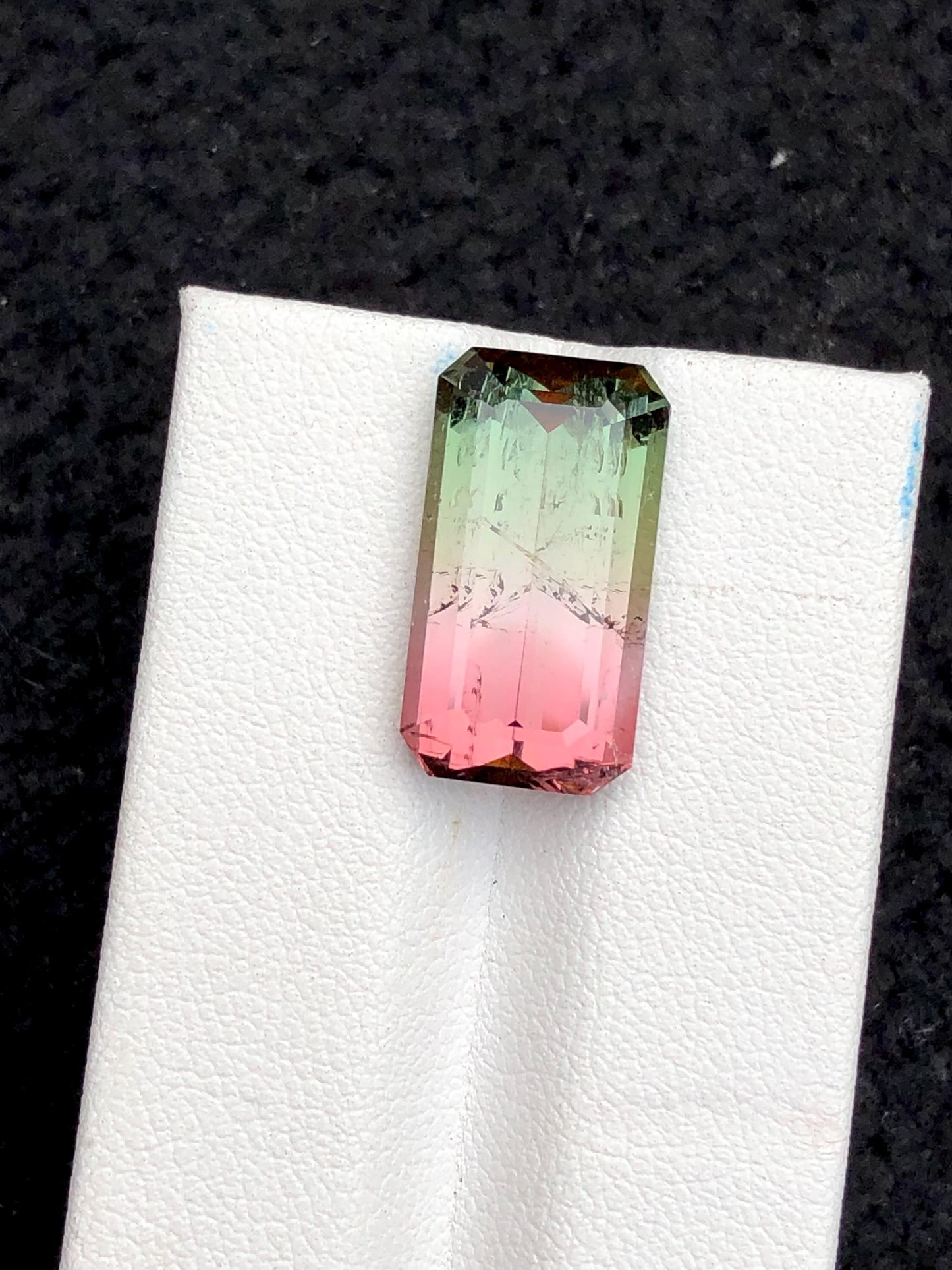 11.50 ct faceted bi colour tourmaline dimension:18.5*10*7mm