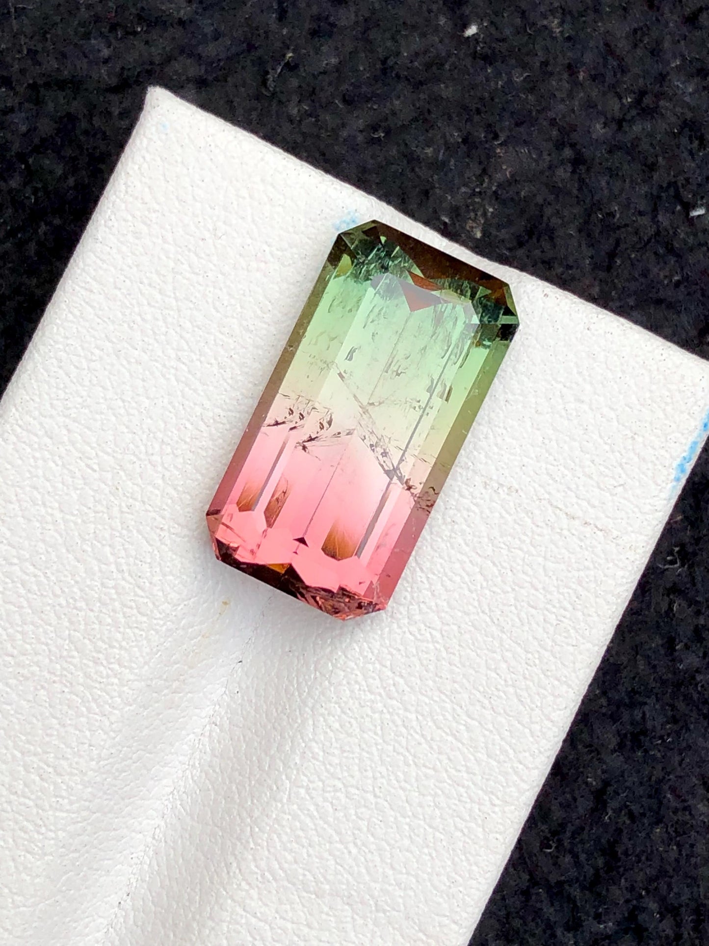 11.50 ct faceted bi colour tourmaline dimension:18.5*10*7mm