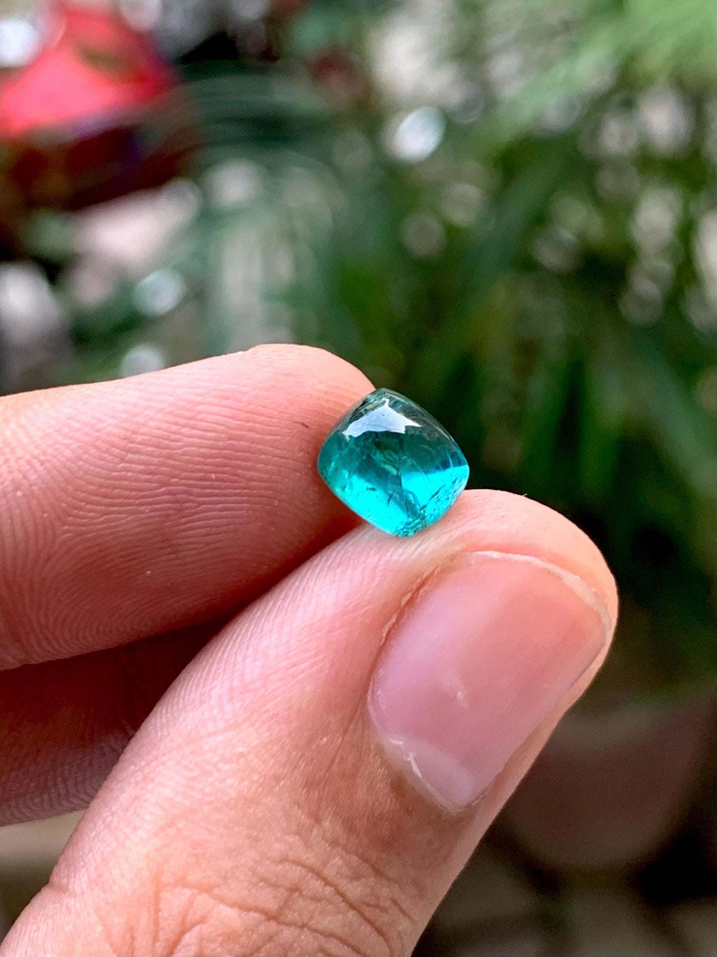 2.50 ct neon blue tourmaline cabochon size:7.5mm long