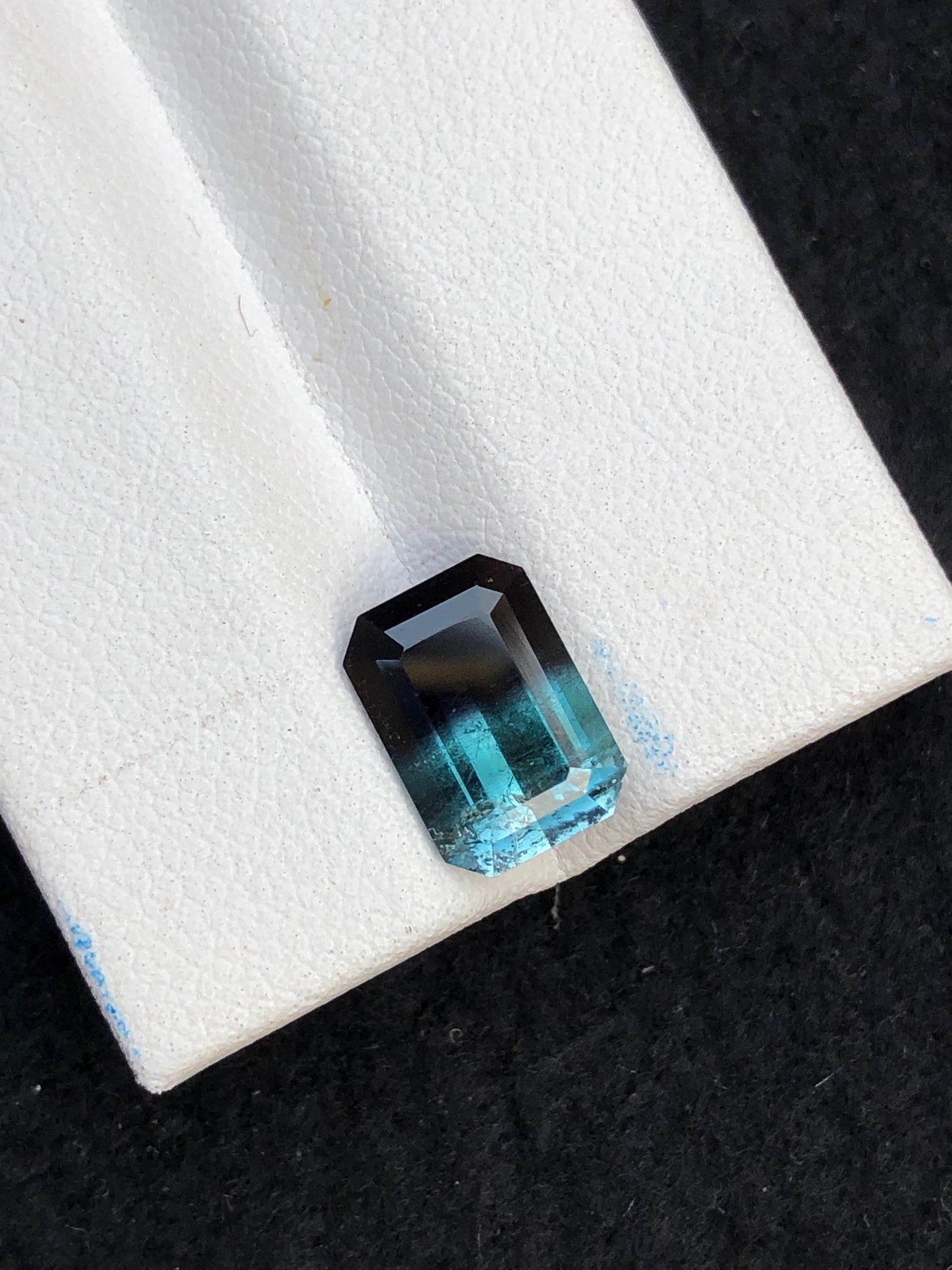 3.25 ct faceted bi colour tourmaline dimension:10*7*5mm